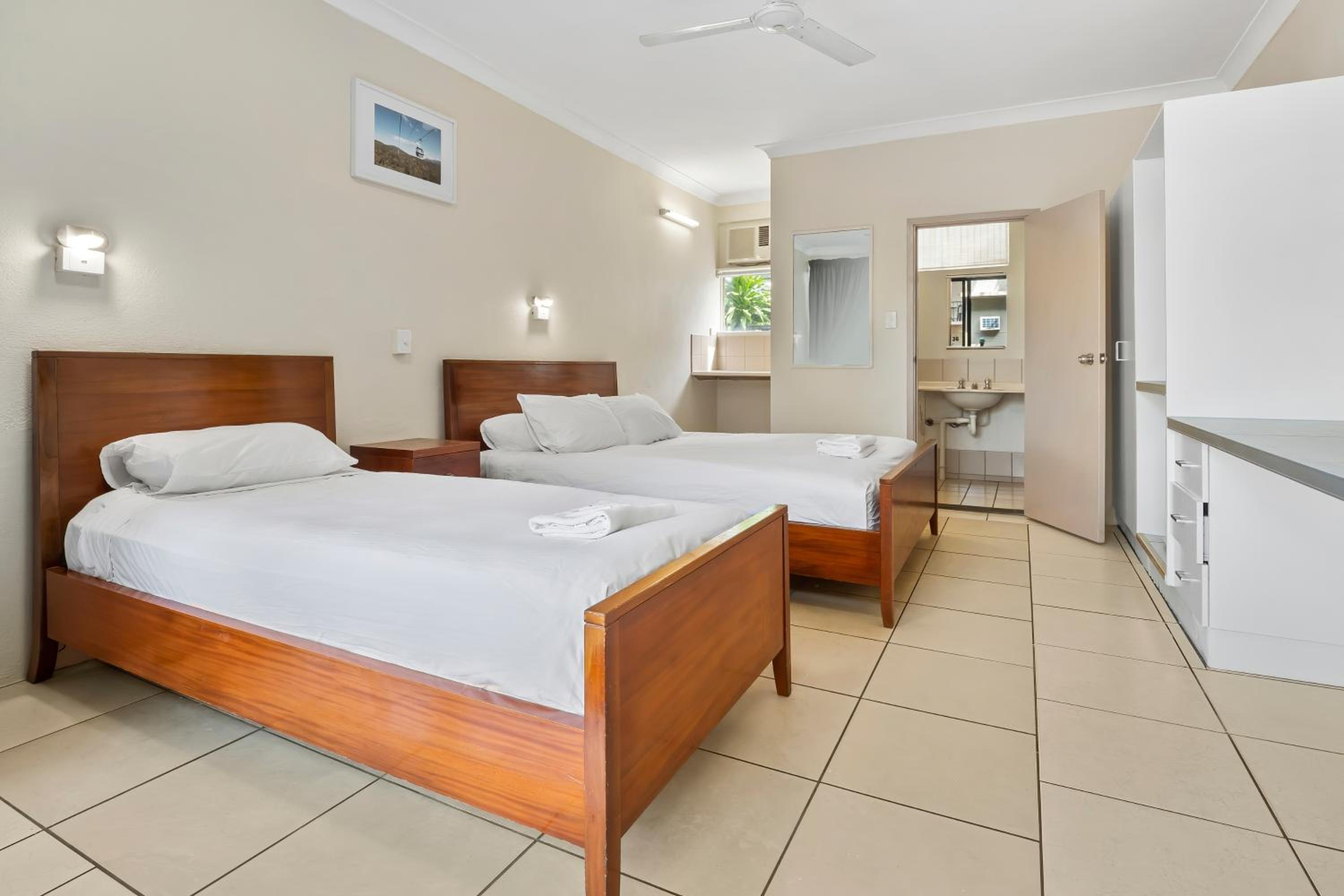 Standard Twin Room - Photo 2