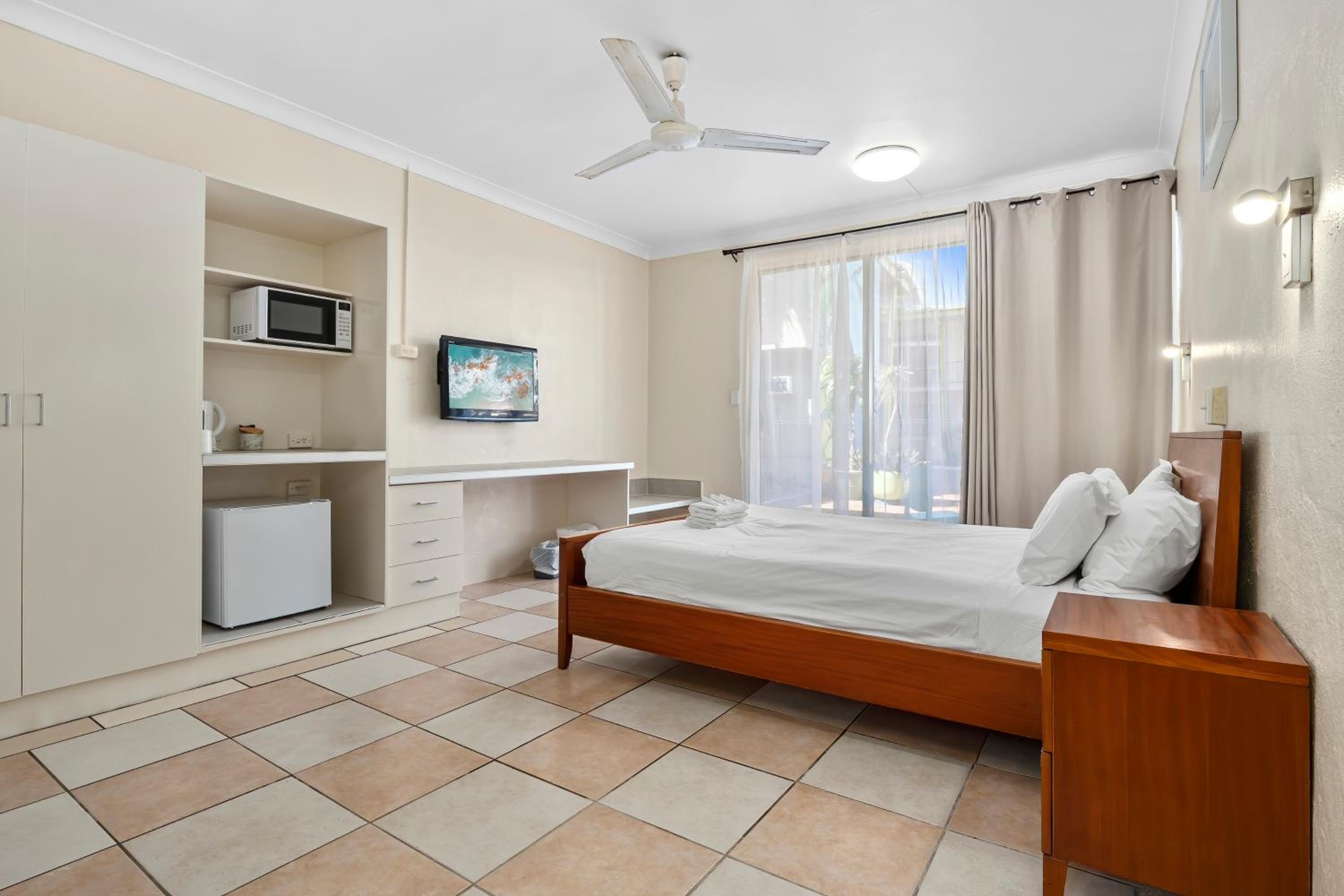 Standard Queen Room - Photo 4
