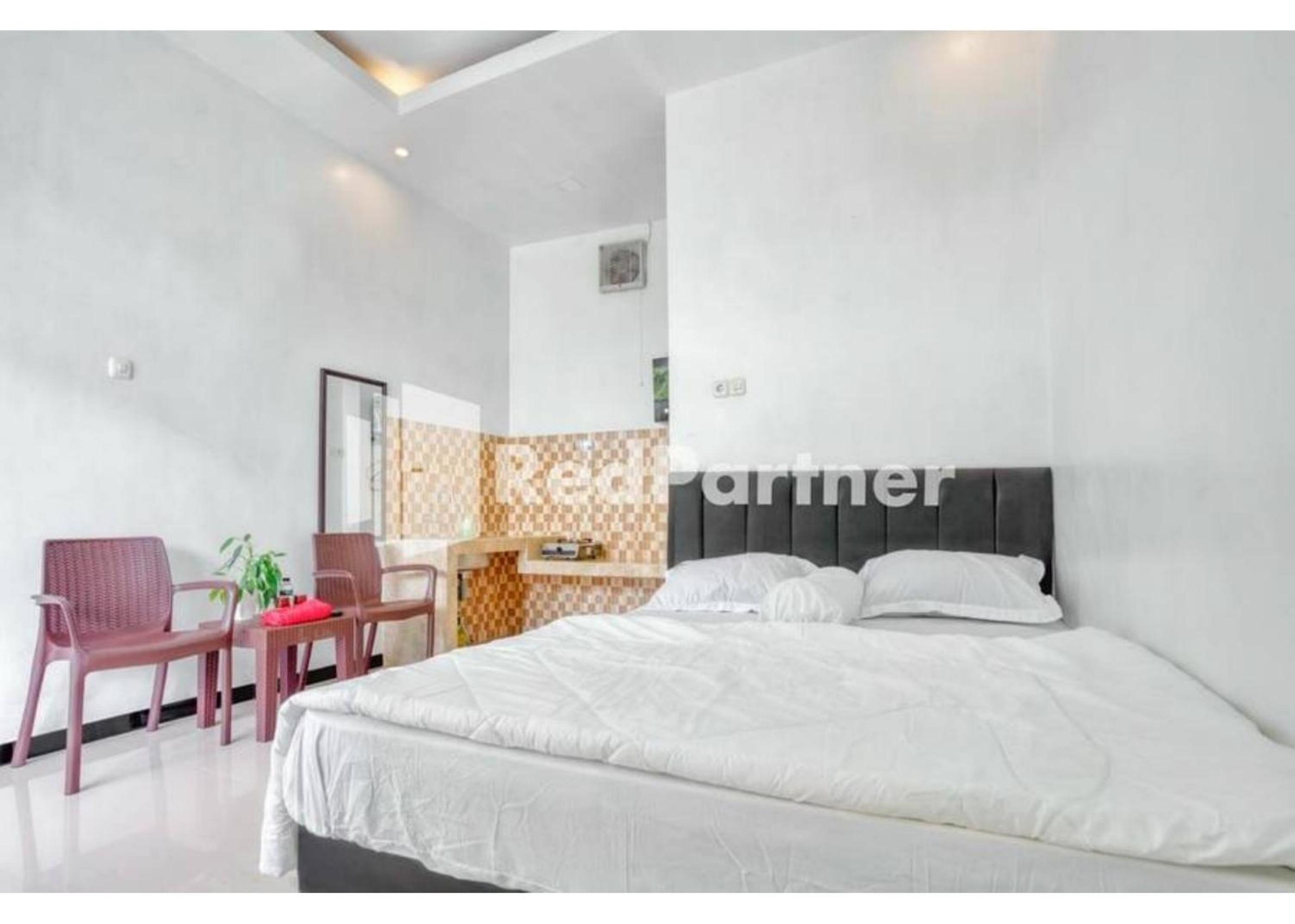 Standard Double Room with Fan - Photo 1