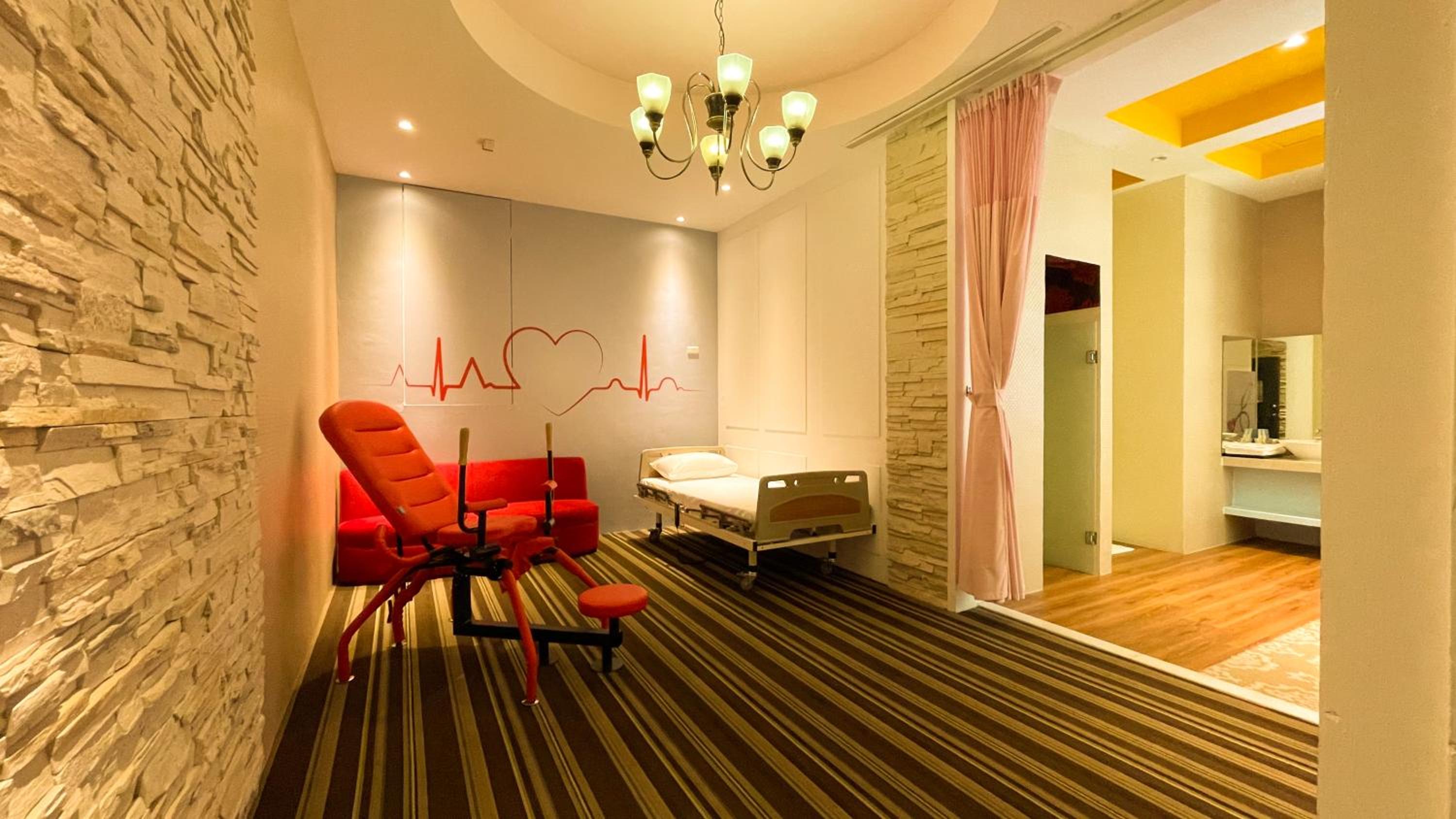 Queen Room photo 1