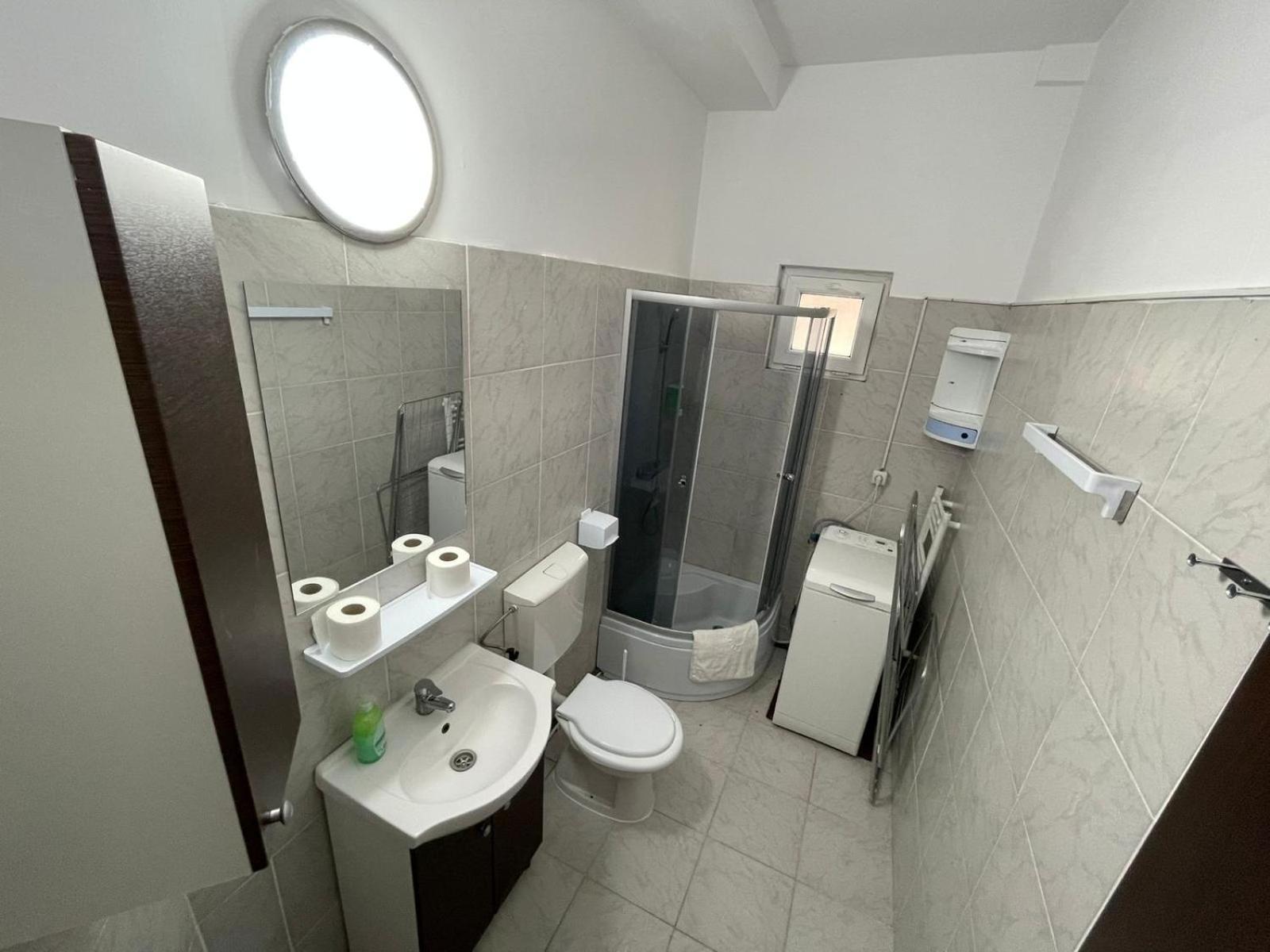Deluxe Family Suite - Photo 4