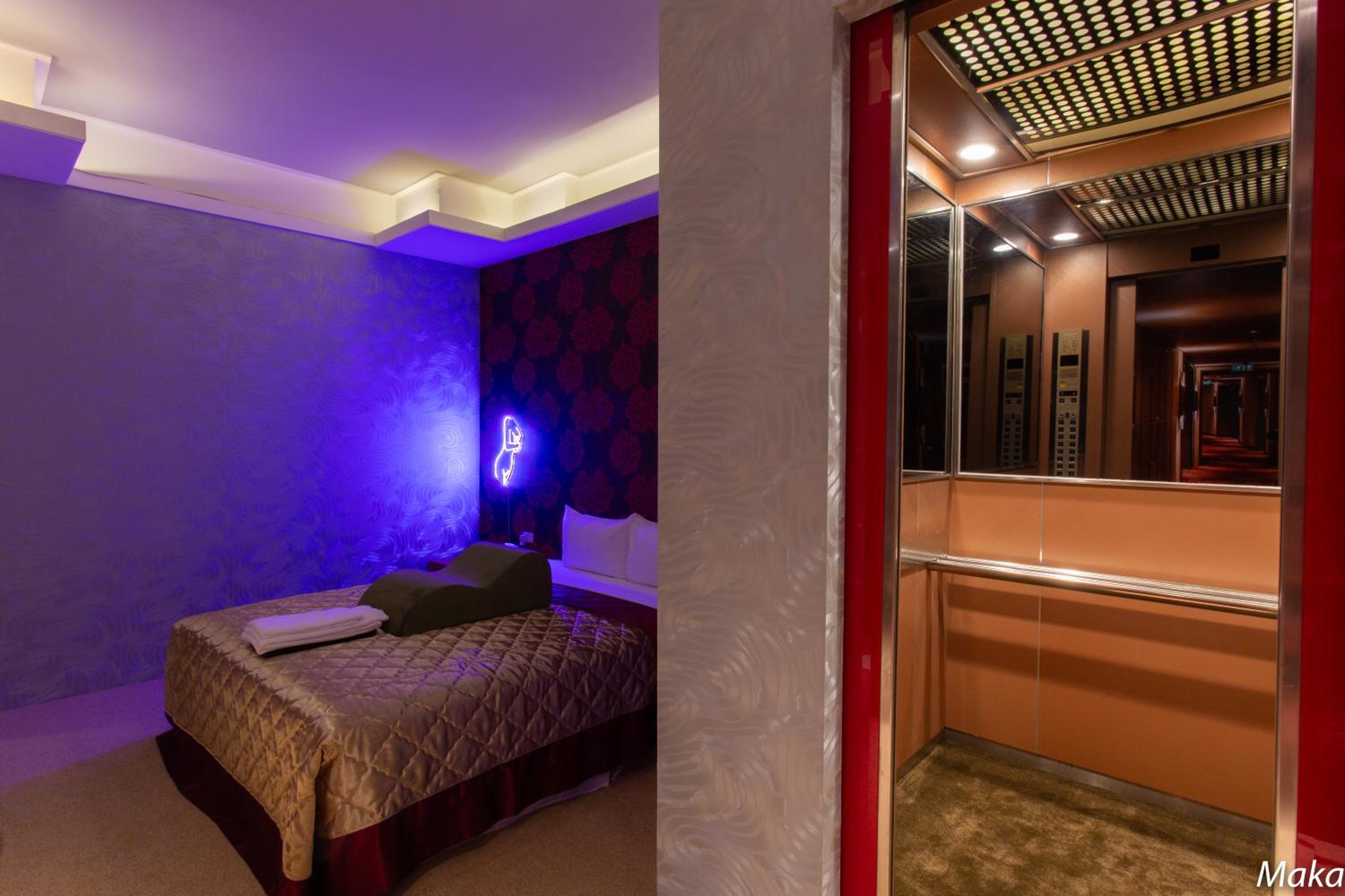 Queen Room with Bath photo 3