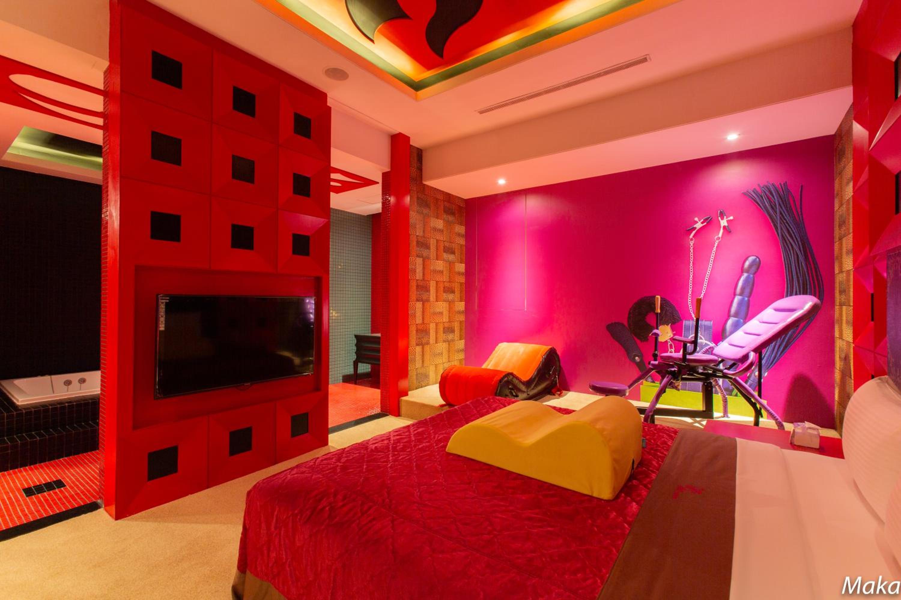 Queen Room with Bath photo 1