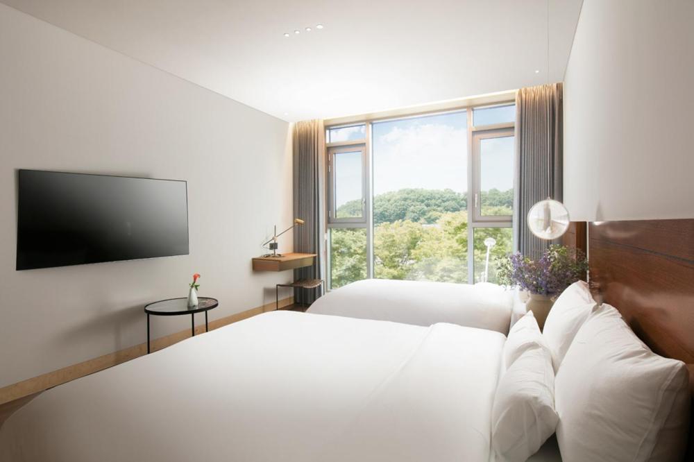 Deluxe Family Suite - Photo 1