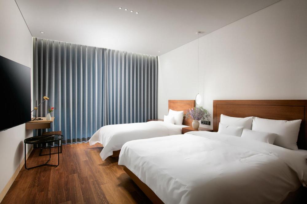 Deluxe Family Suite - Photo 4
