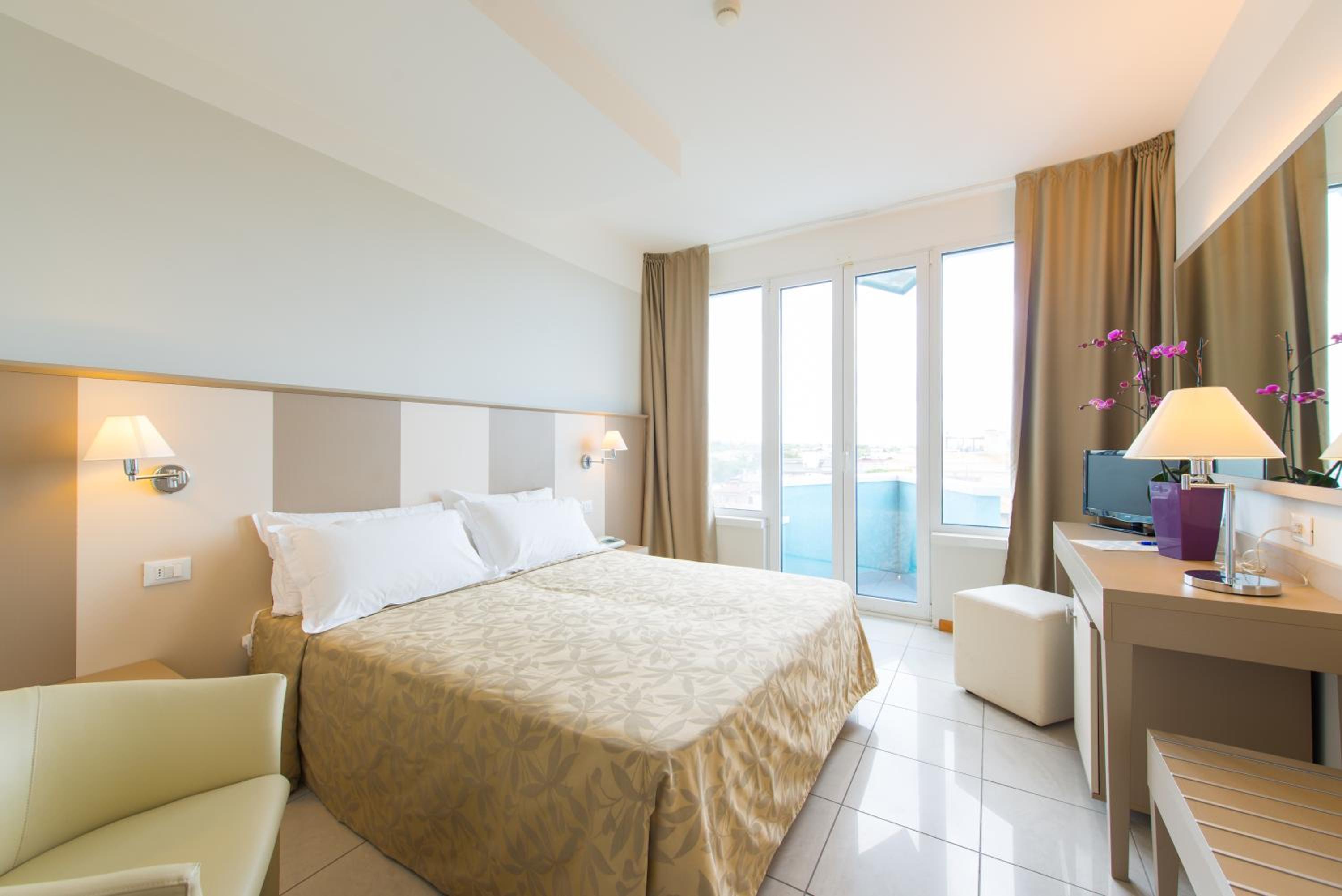 Double or Twin Room - Photo 2