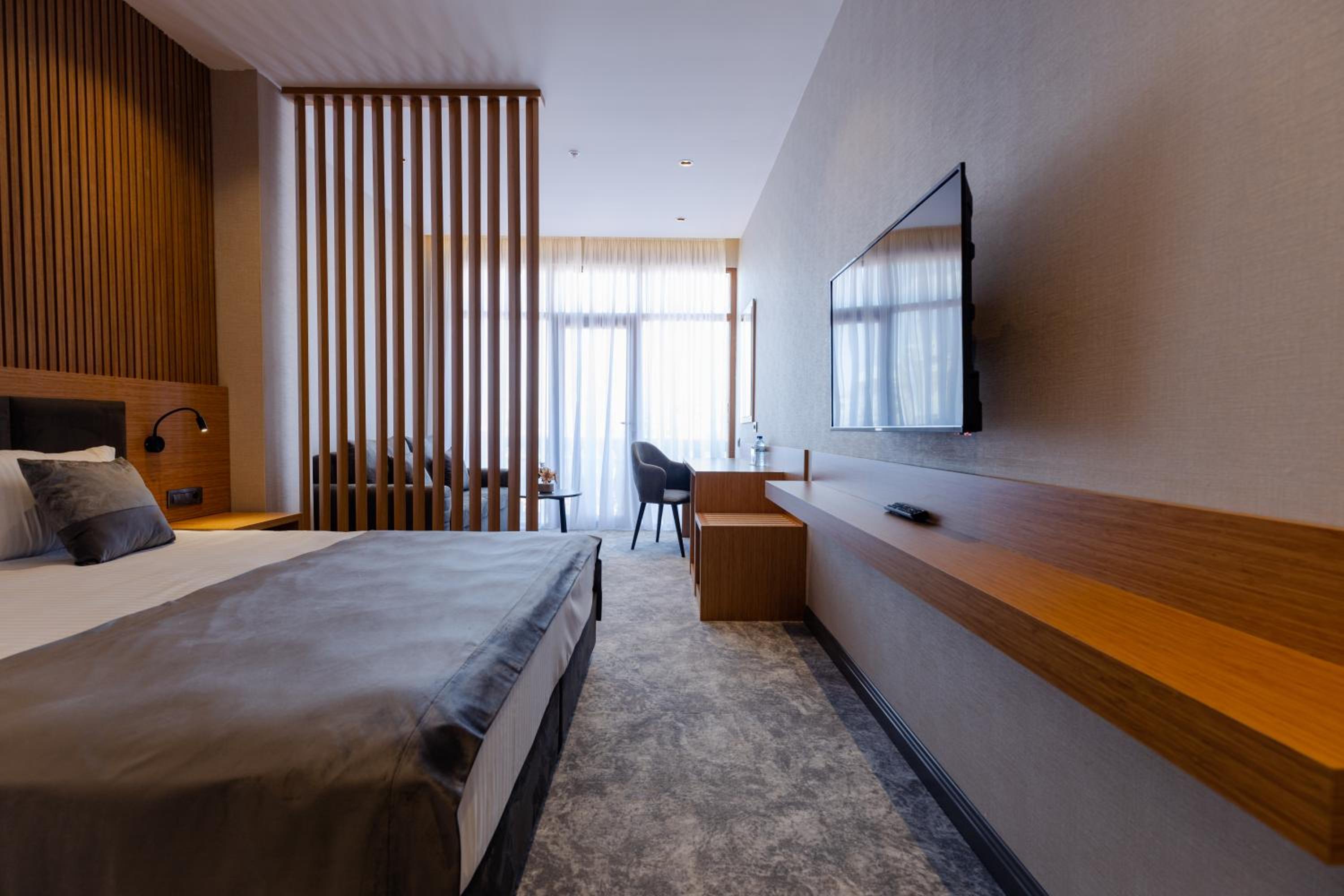 Superior King Room - Photo 5