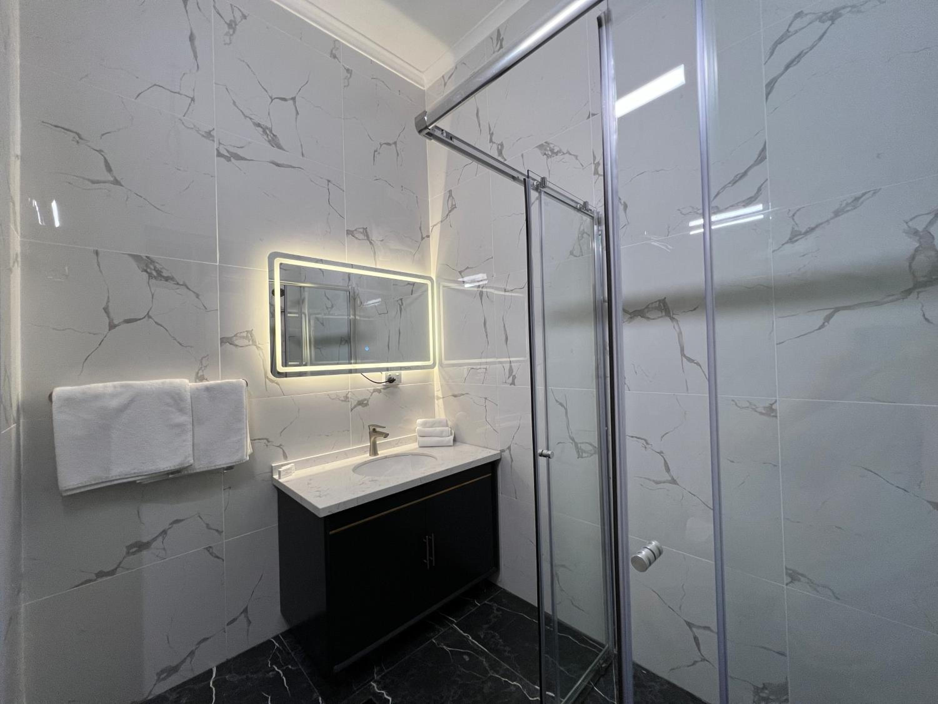 Deluxe Queen Room - Photo 3