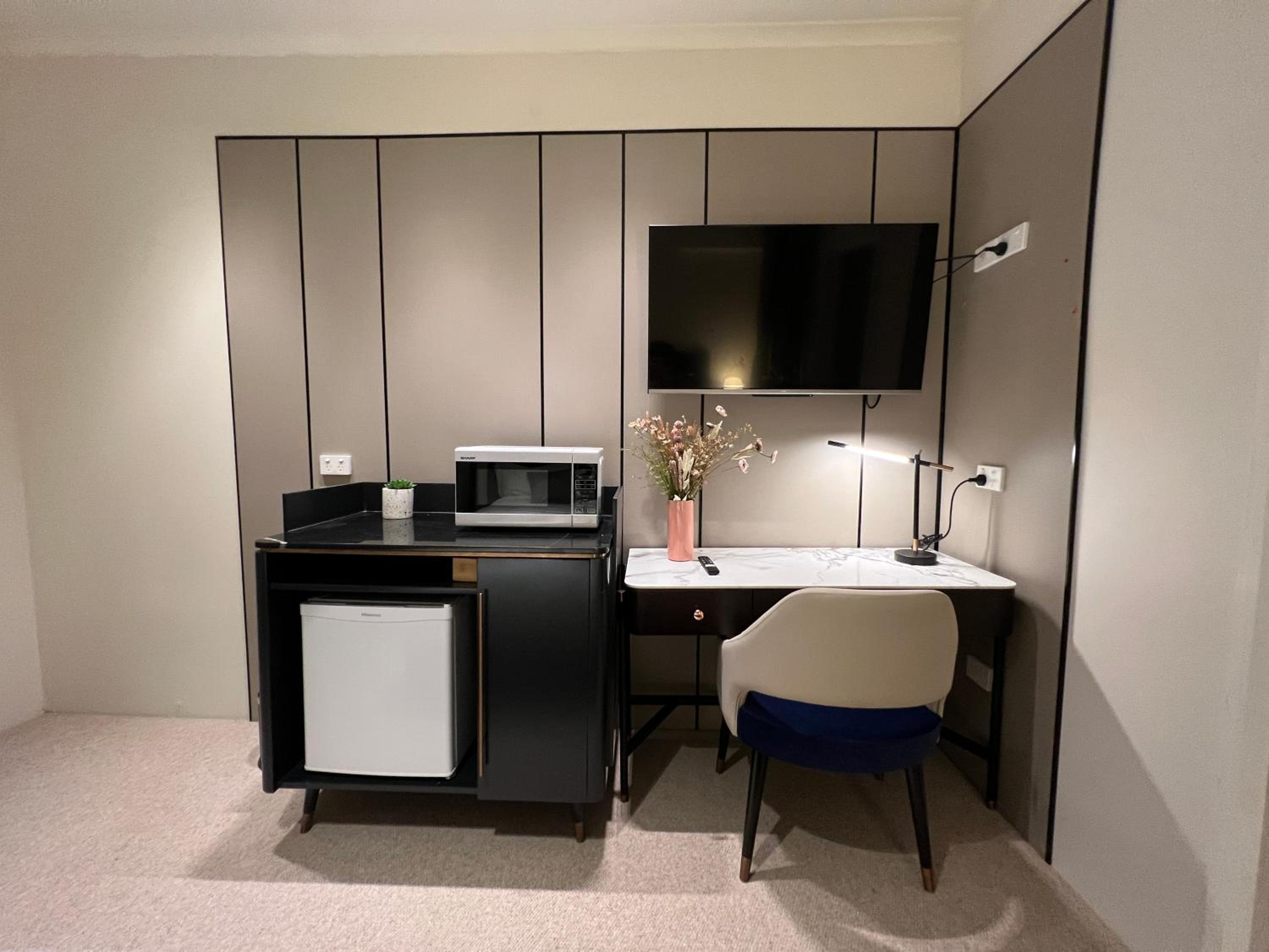 Deluxe Queen Room - Photo 5