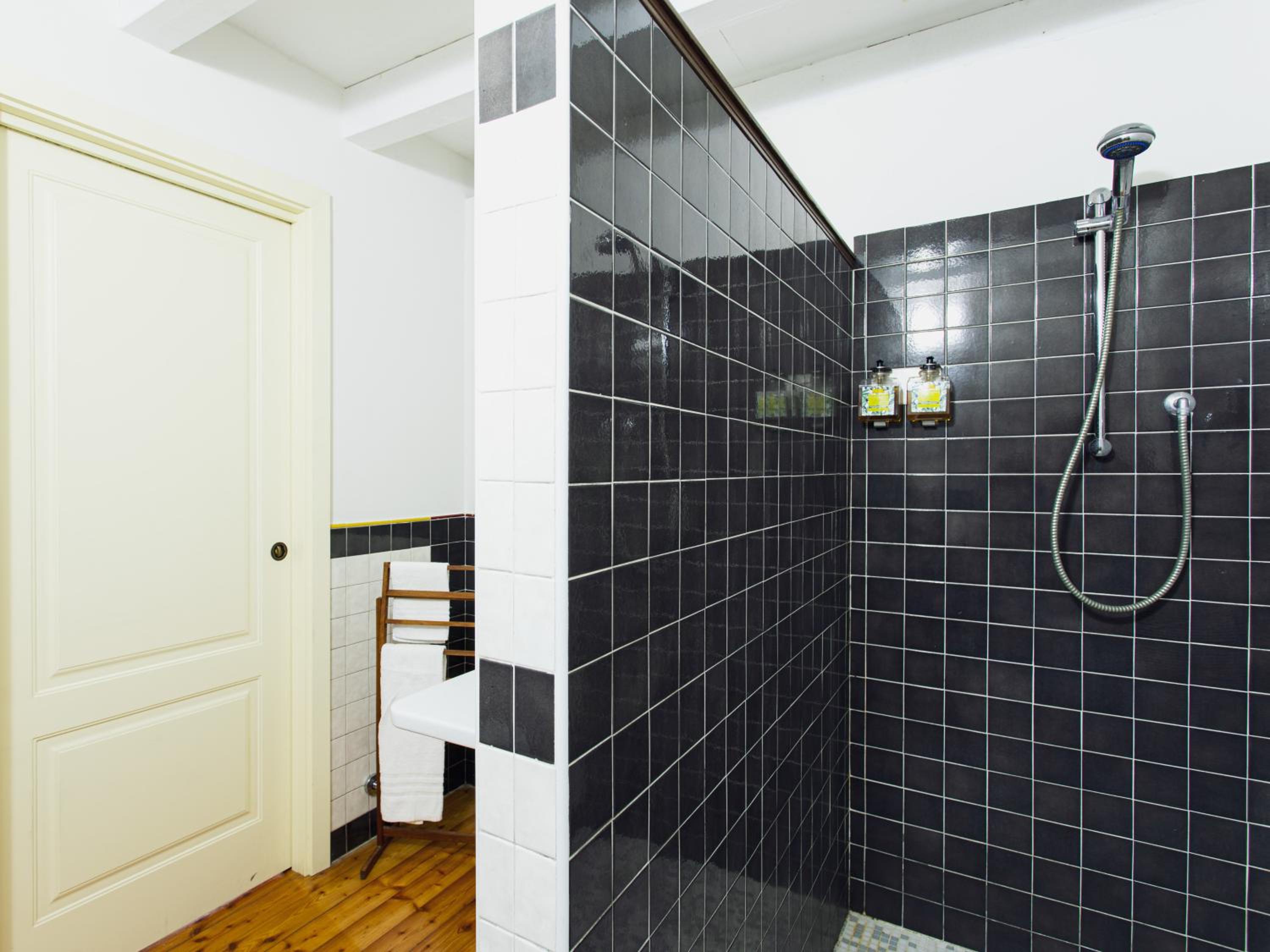 Premium Quadruple Room - Photo 9