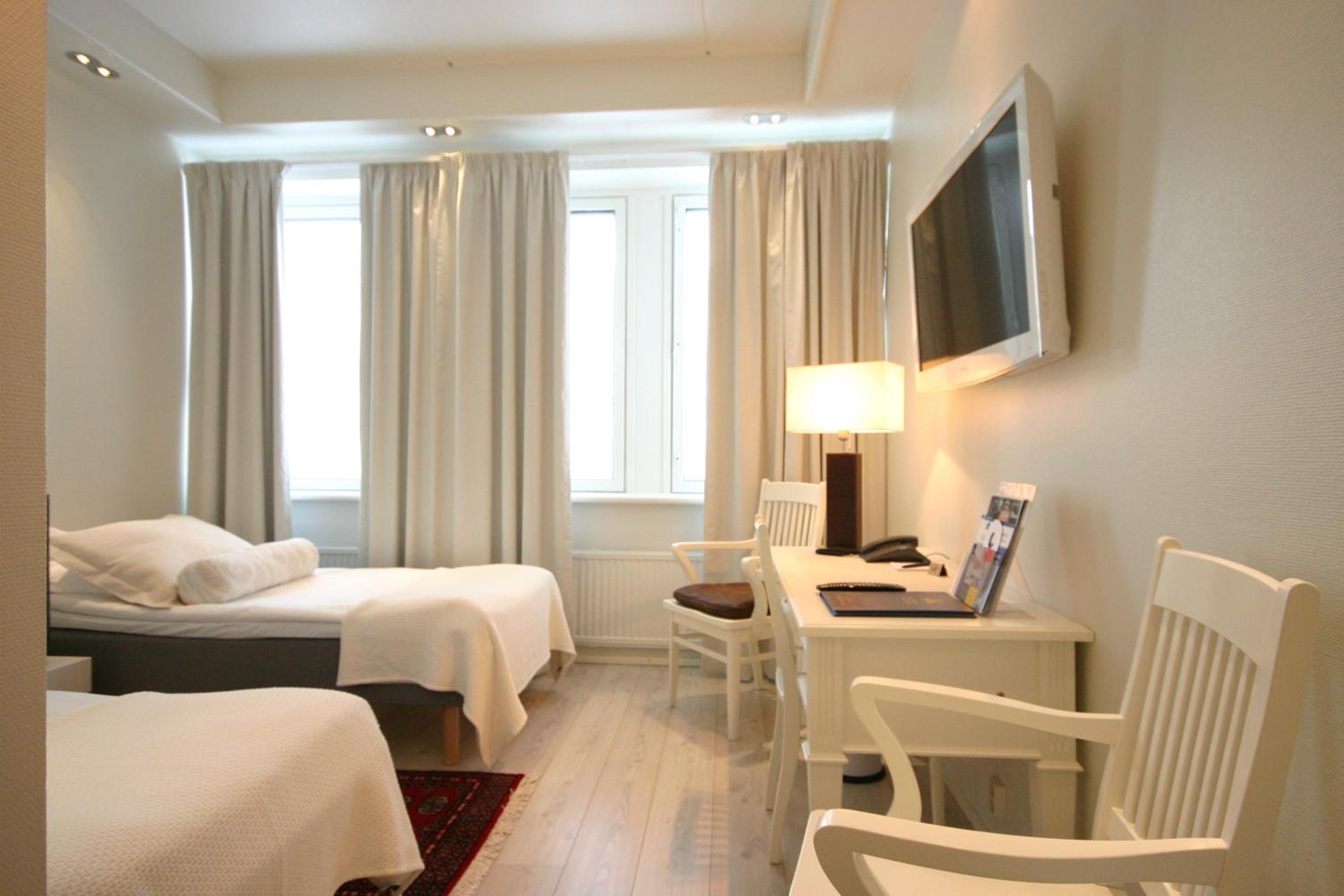 Twin Room - Photo 4