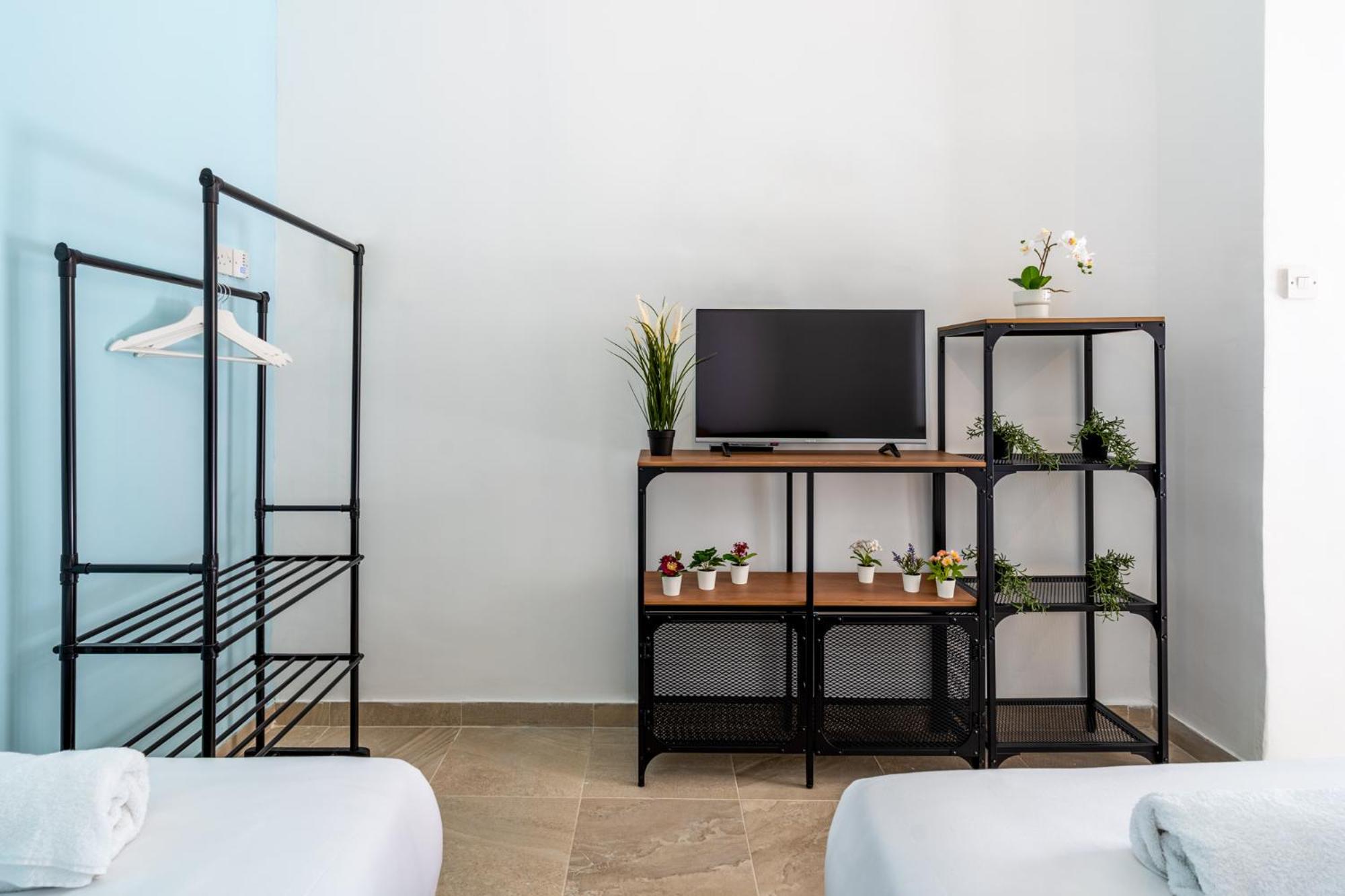 Studio Apartment - Photo 11