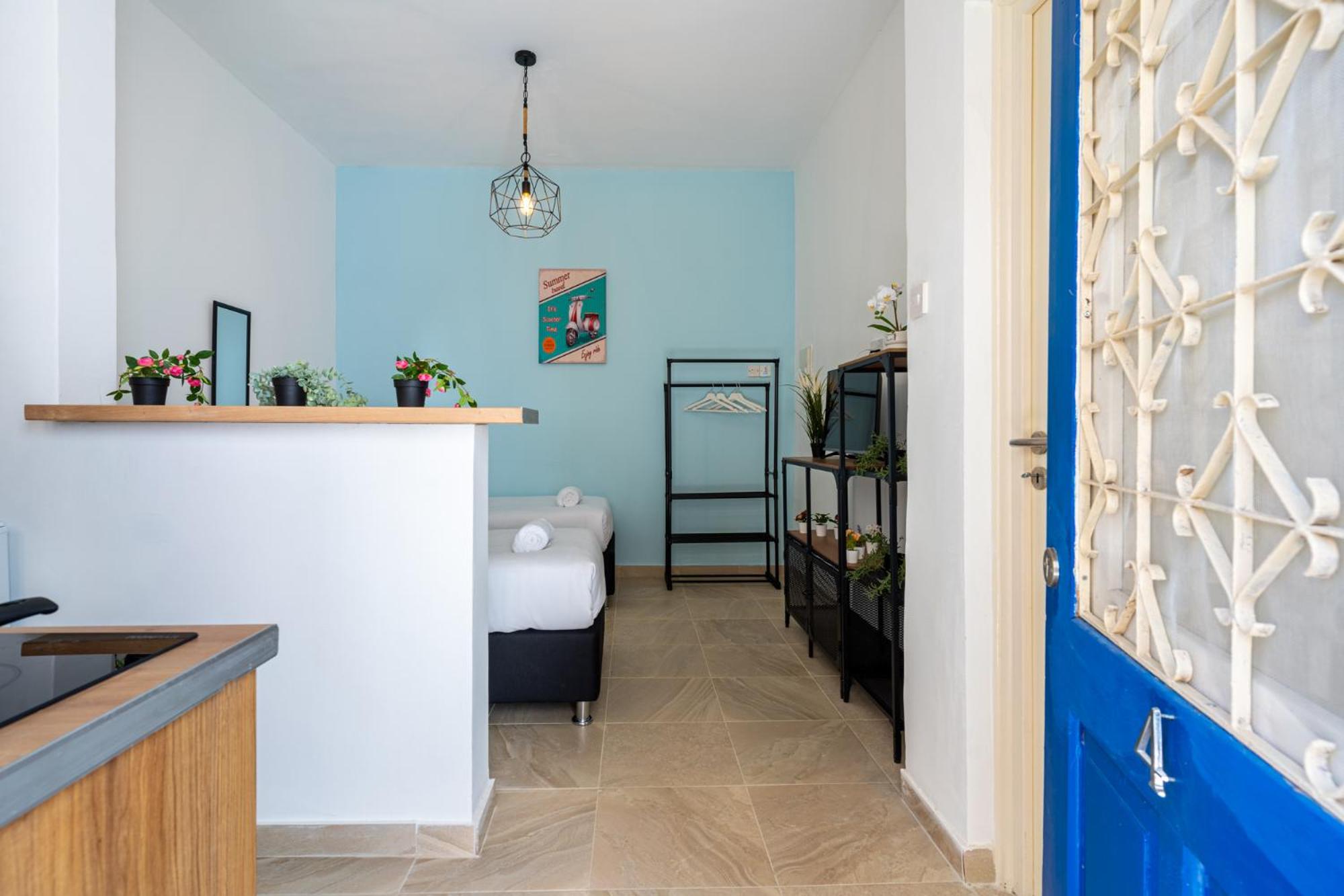Studio Apartment - Photo 12