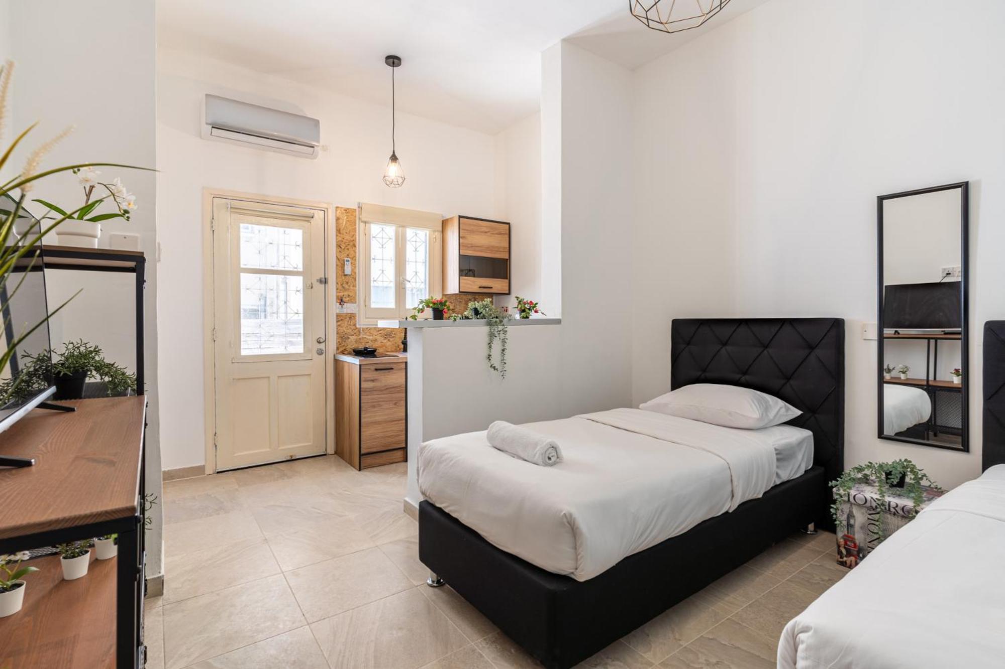 Studio Apartment - Photo 13