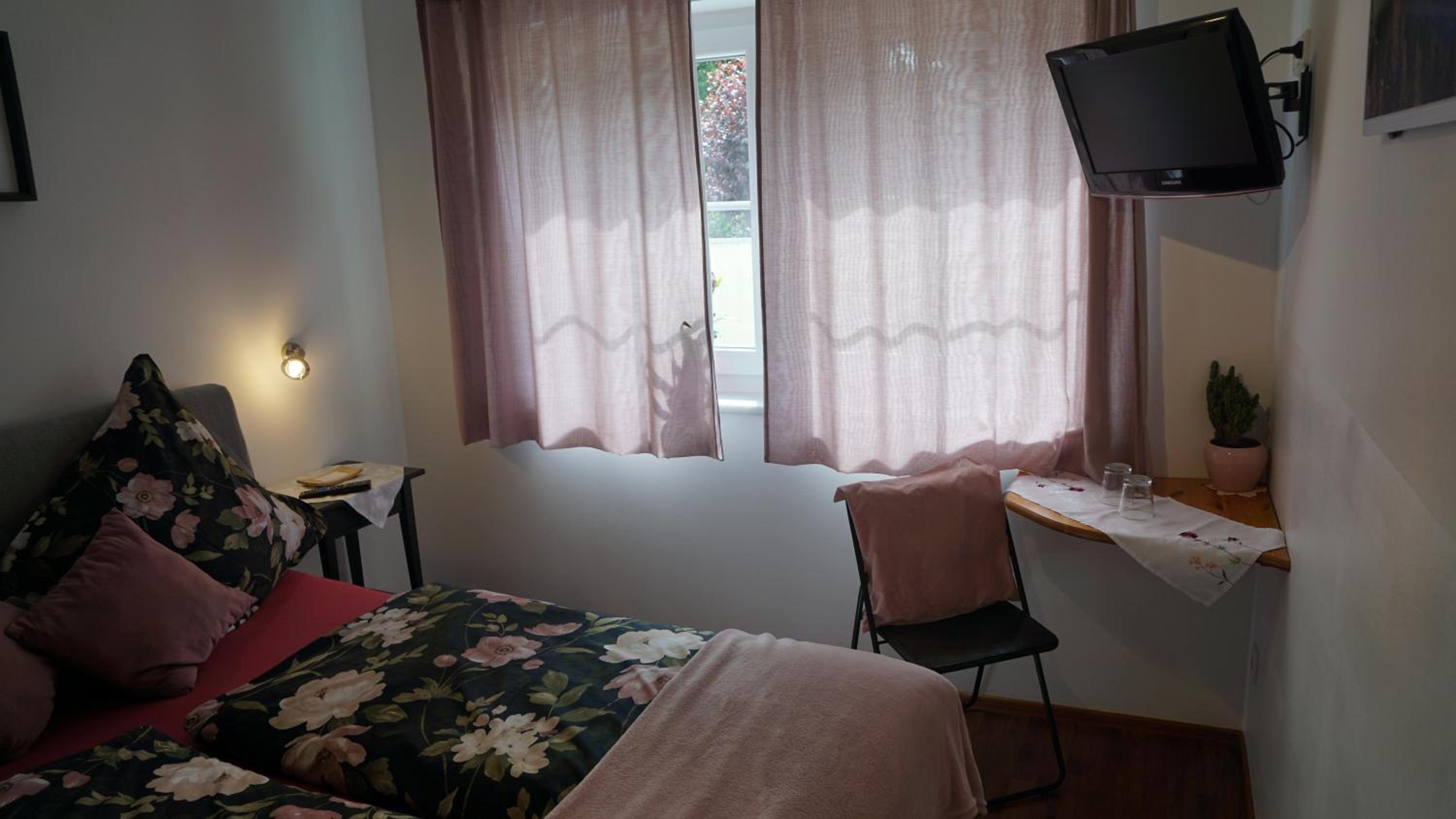 Double Room with Private Bathroom photo 1