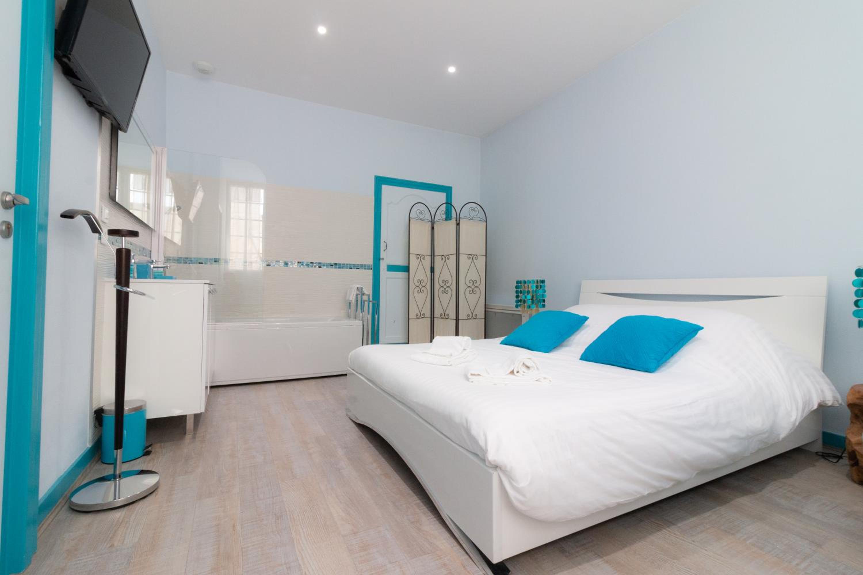 Superior Double Room with Bath photo 2