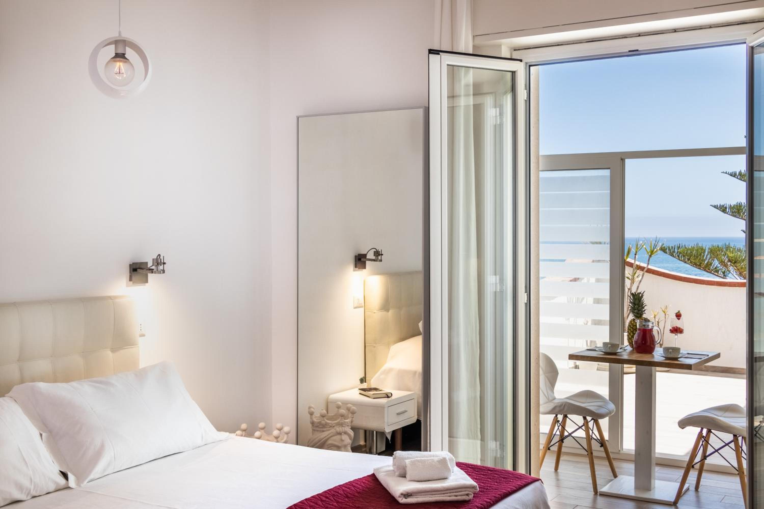 Deluxe Triple Room with Sea View photo 2