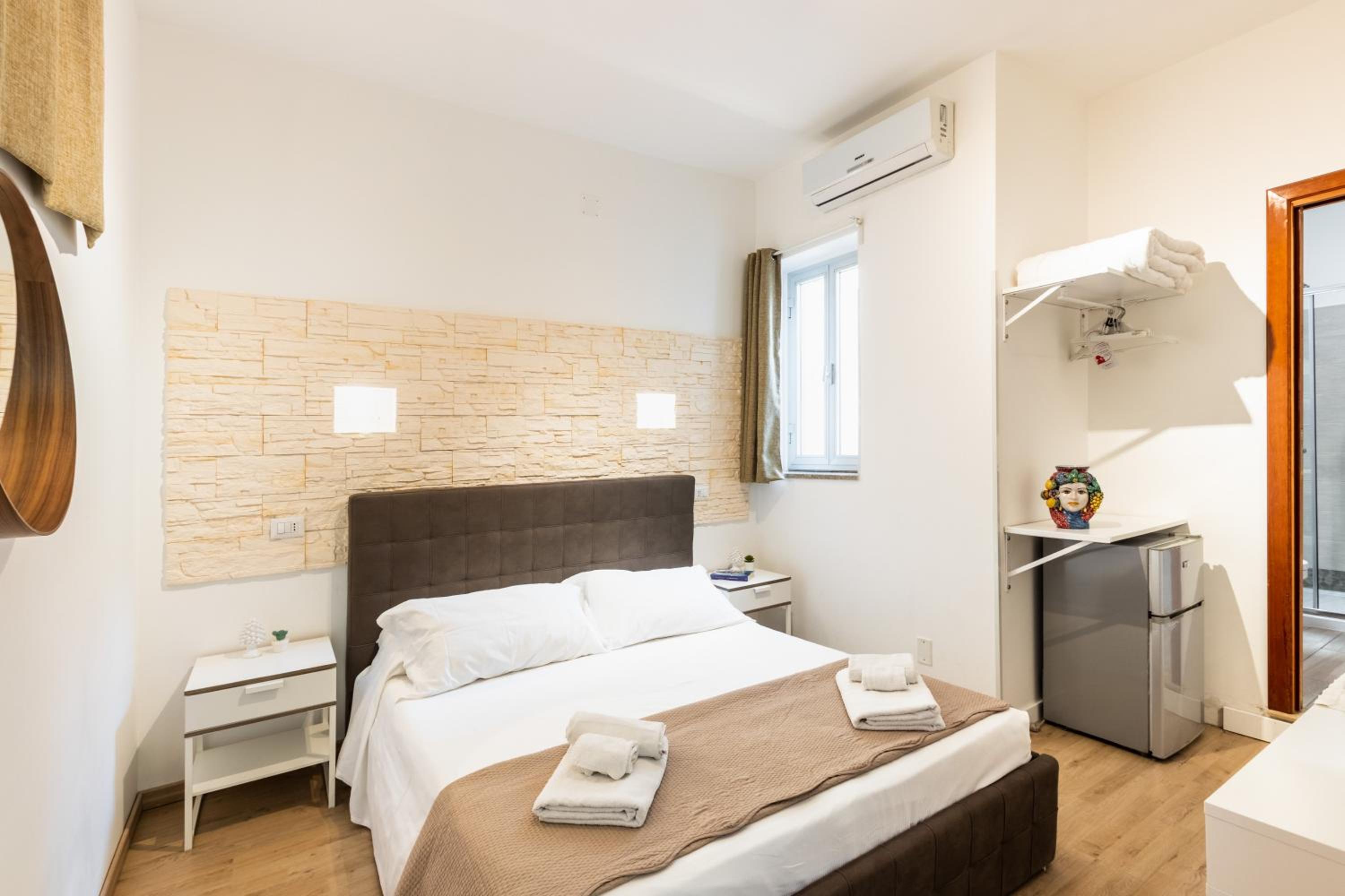 Economy Double Room photo 2