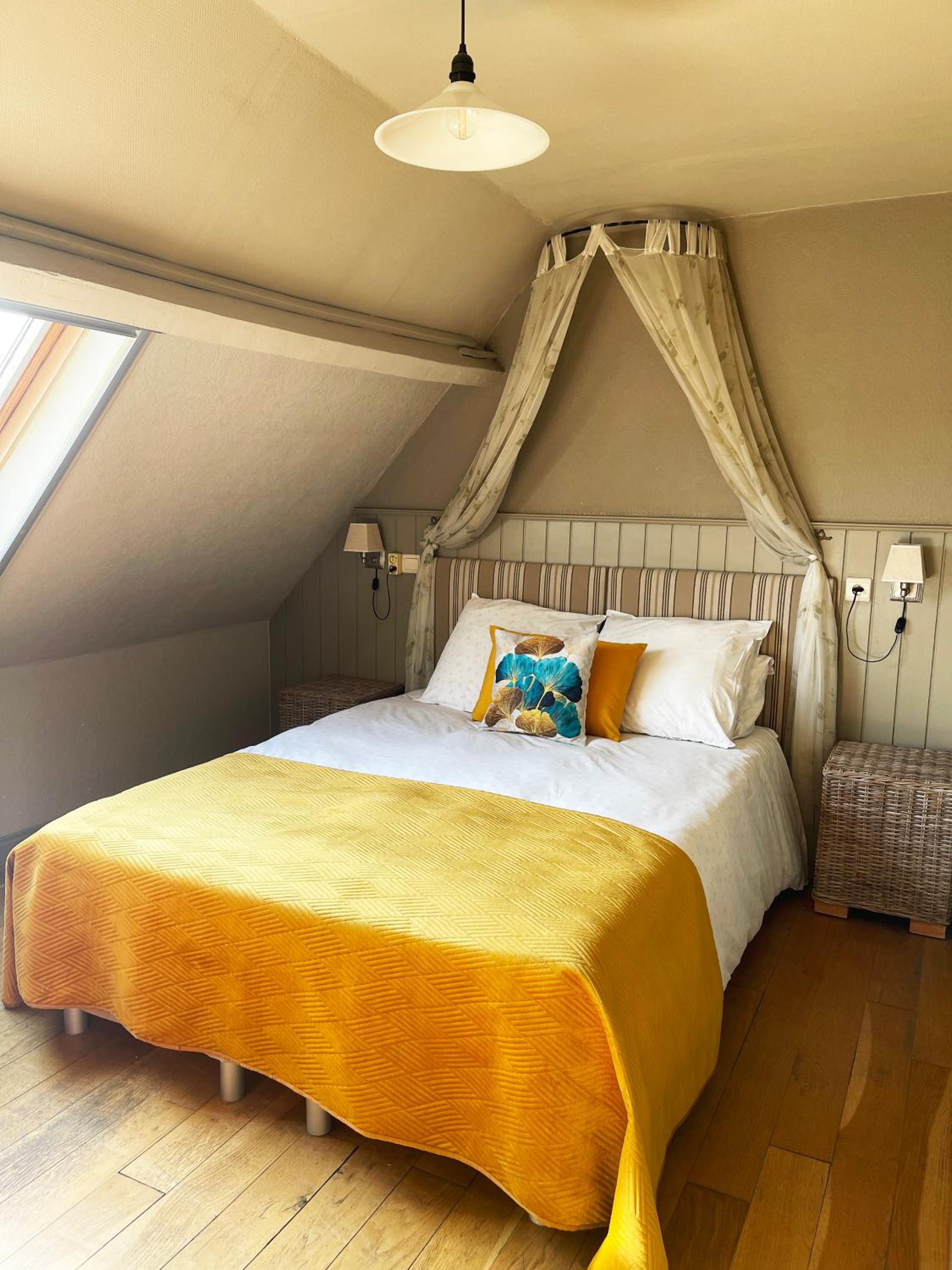 Queen Room photo 1