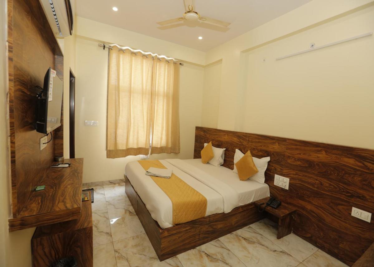 Deluxe Room - Photo 11