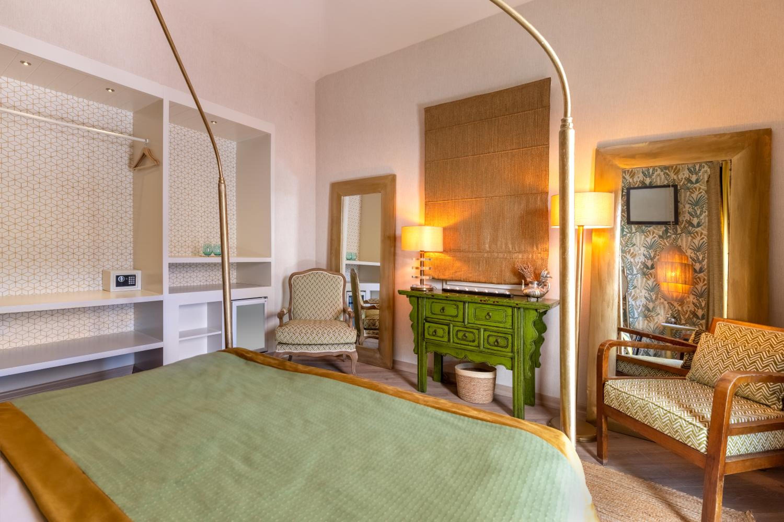 Superior Double Room with Balcony - Photo 15