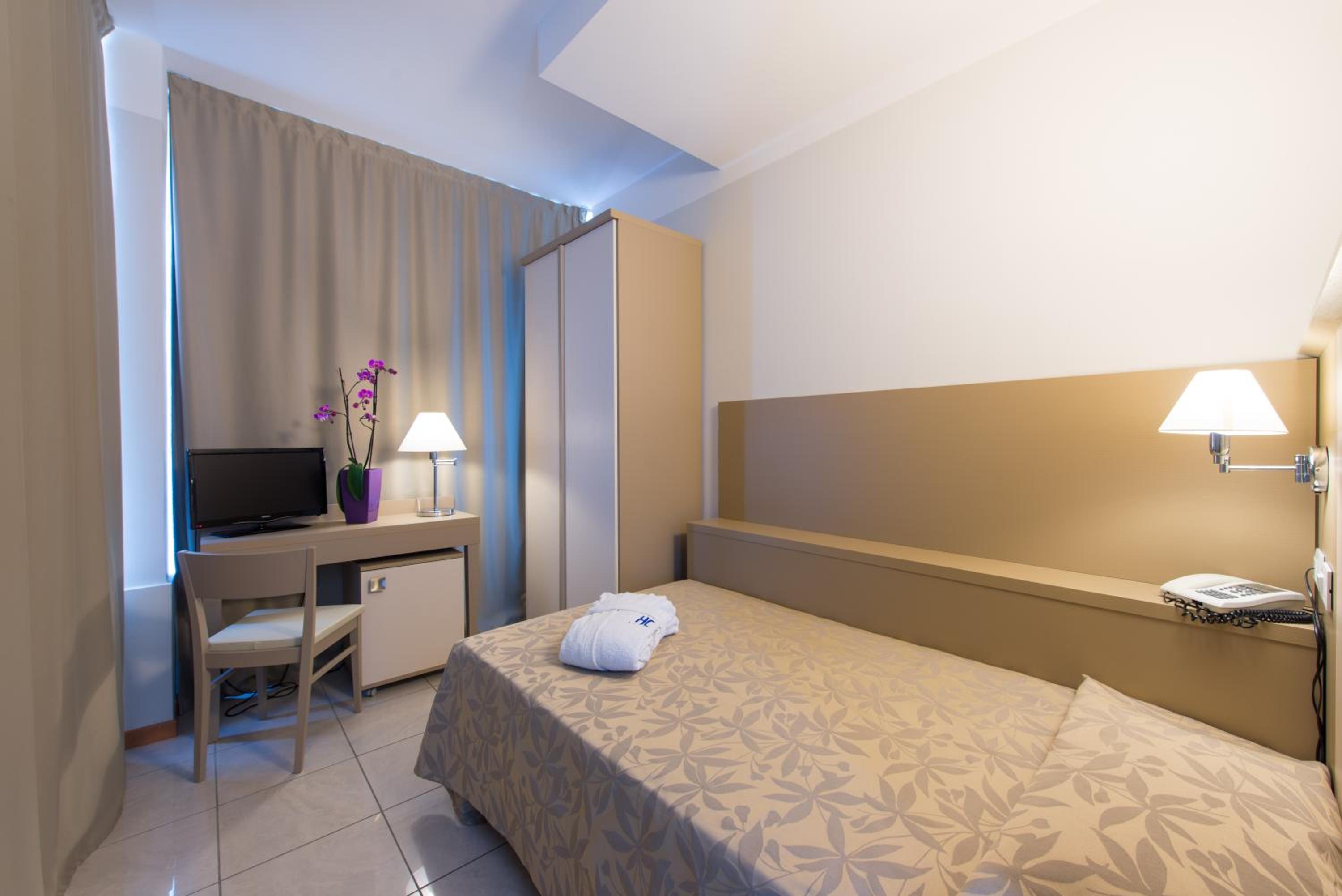 Single Room photo 3