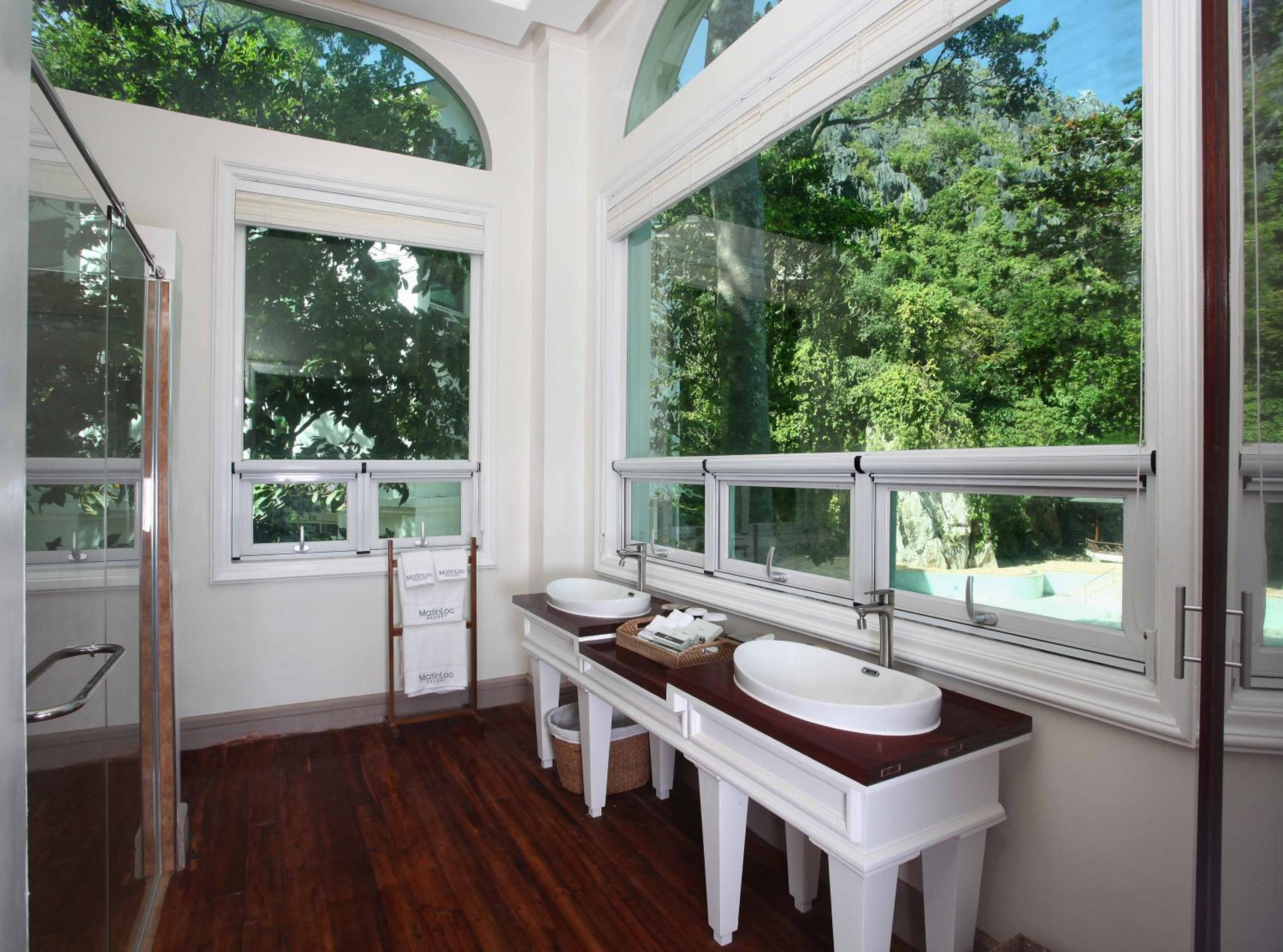 Junior Suite with Matinloc Garden View photo 2
