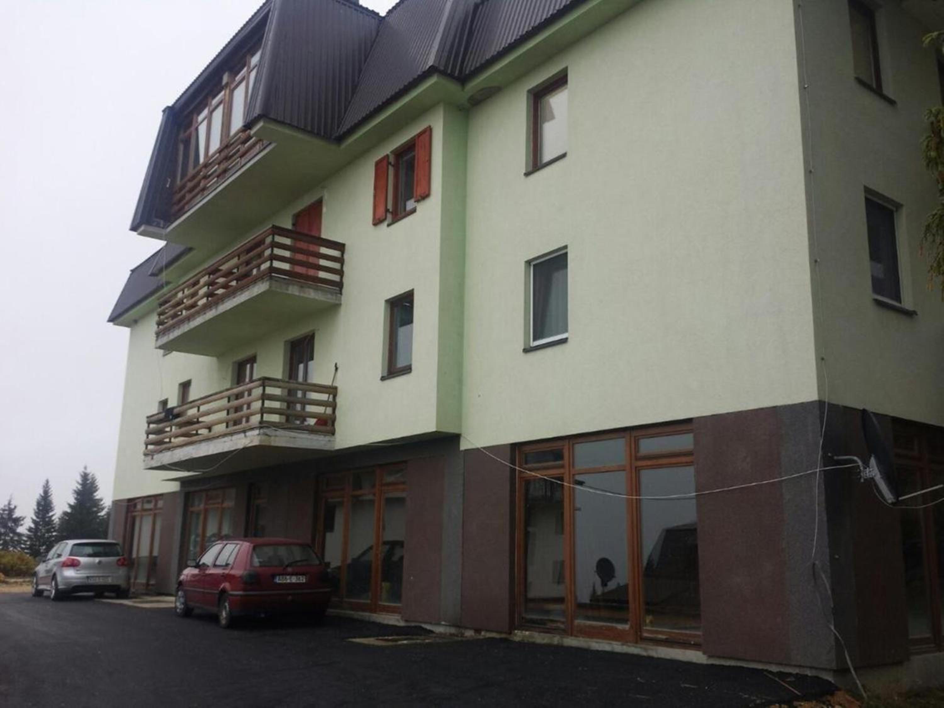 Apartment with Balcony - Photo 7