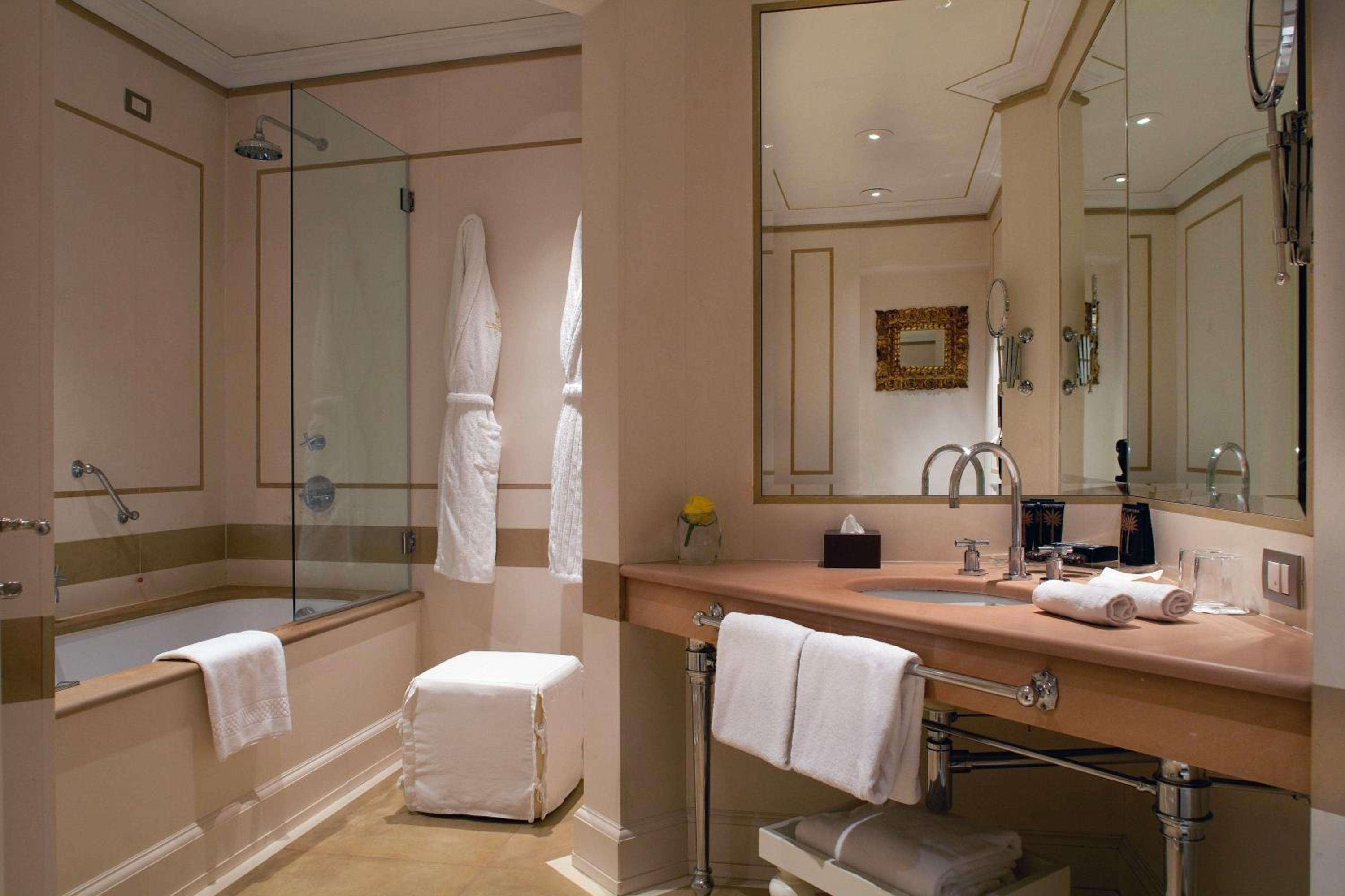 Suite - Photo 5