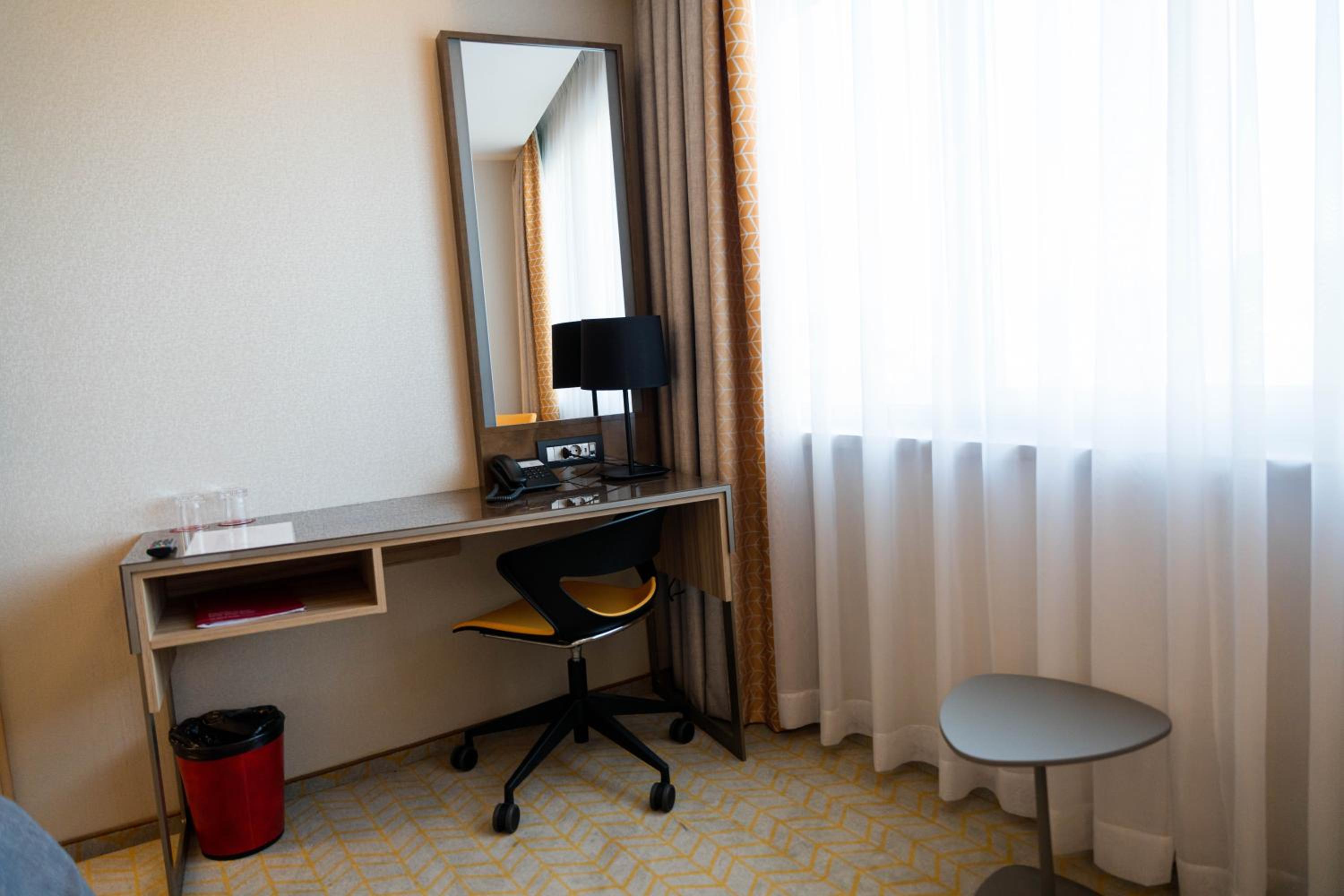 Twin Room - Non-Smoking - Photo 4
