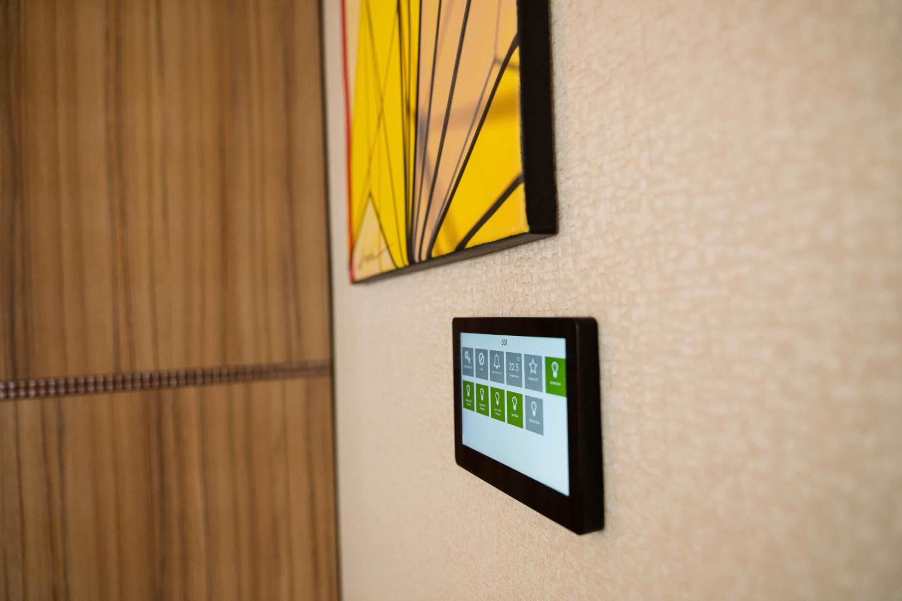 King Room - Non-Smoking - Photo 5