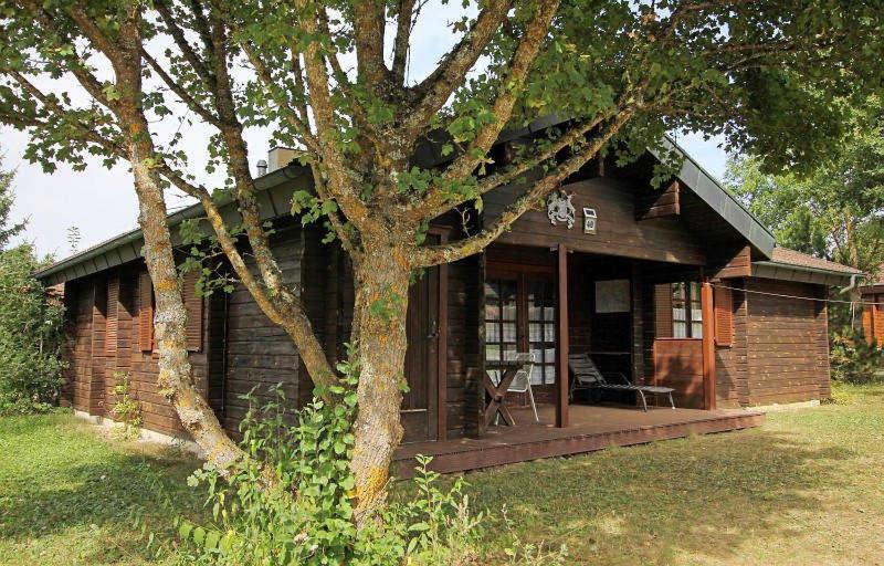 Three-Bedroom House photo 3