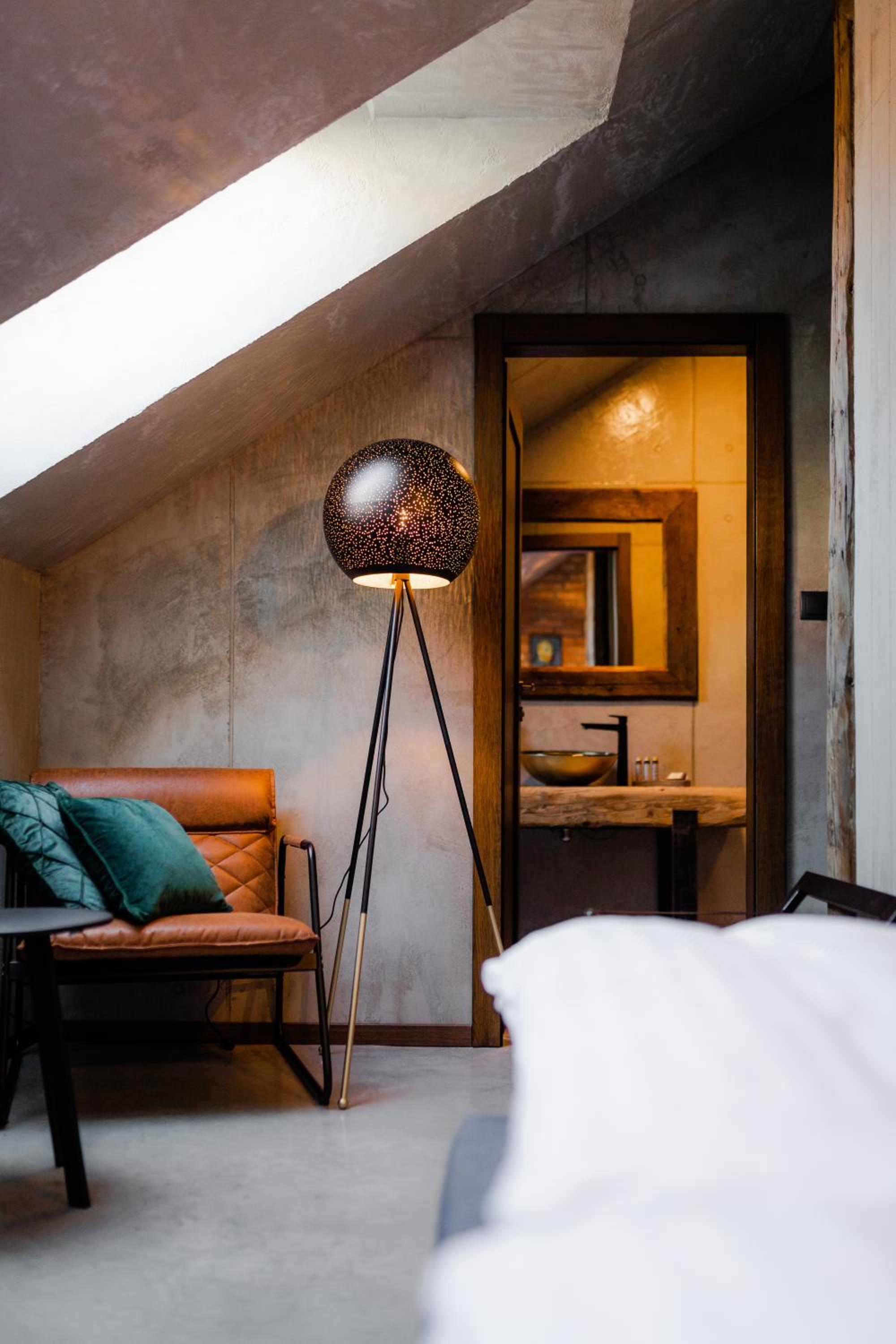 Double Room with Private Bathroom - Photo 12