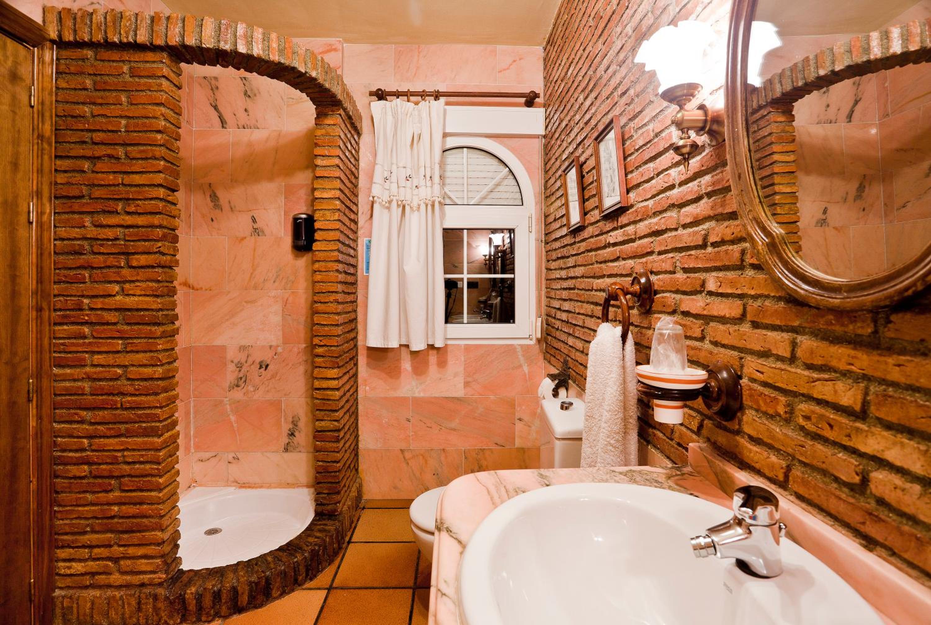 Double Room with Garden View - Photo 3