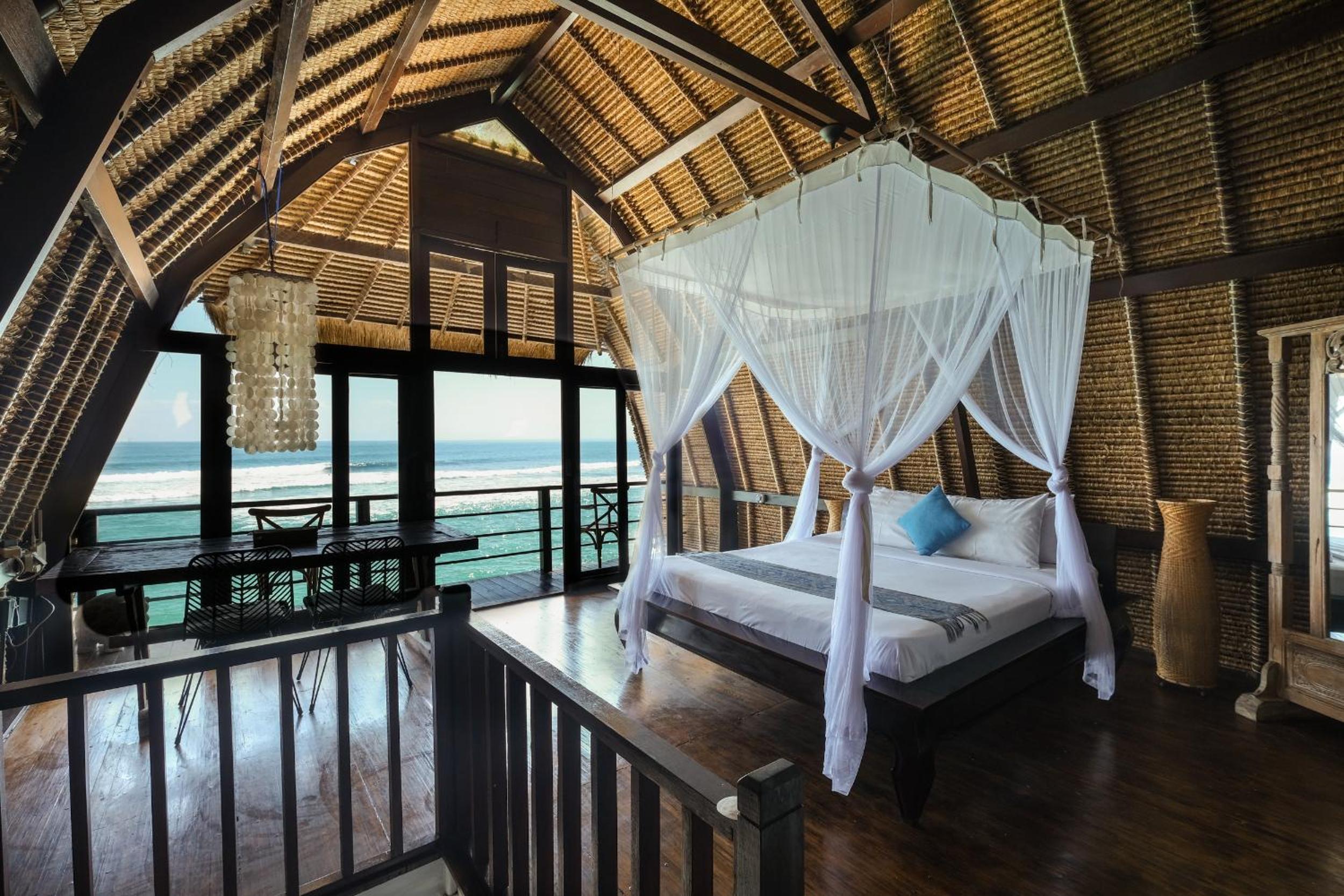 Rumah Elizabeth - Beach Front Villa