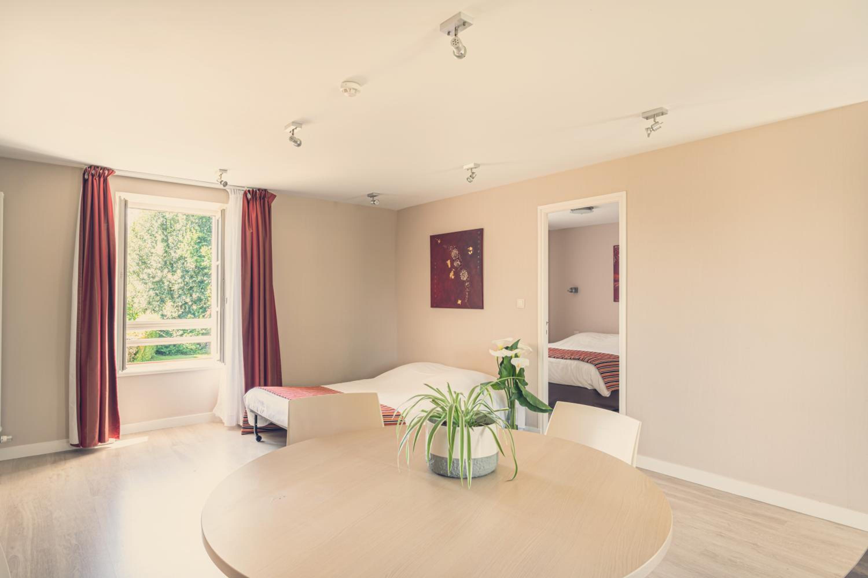 Apartment (4 Adults)