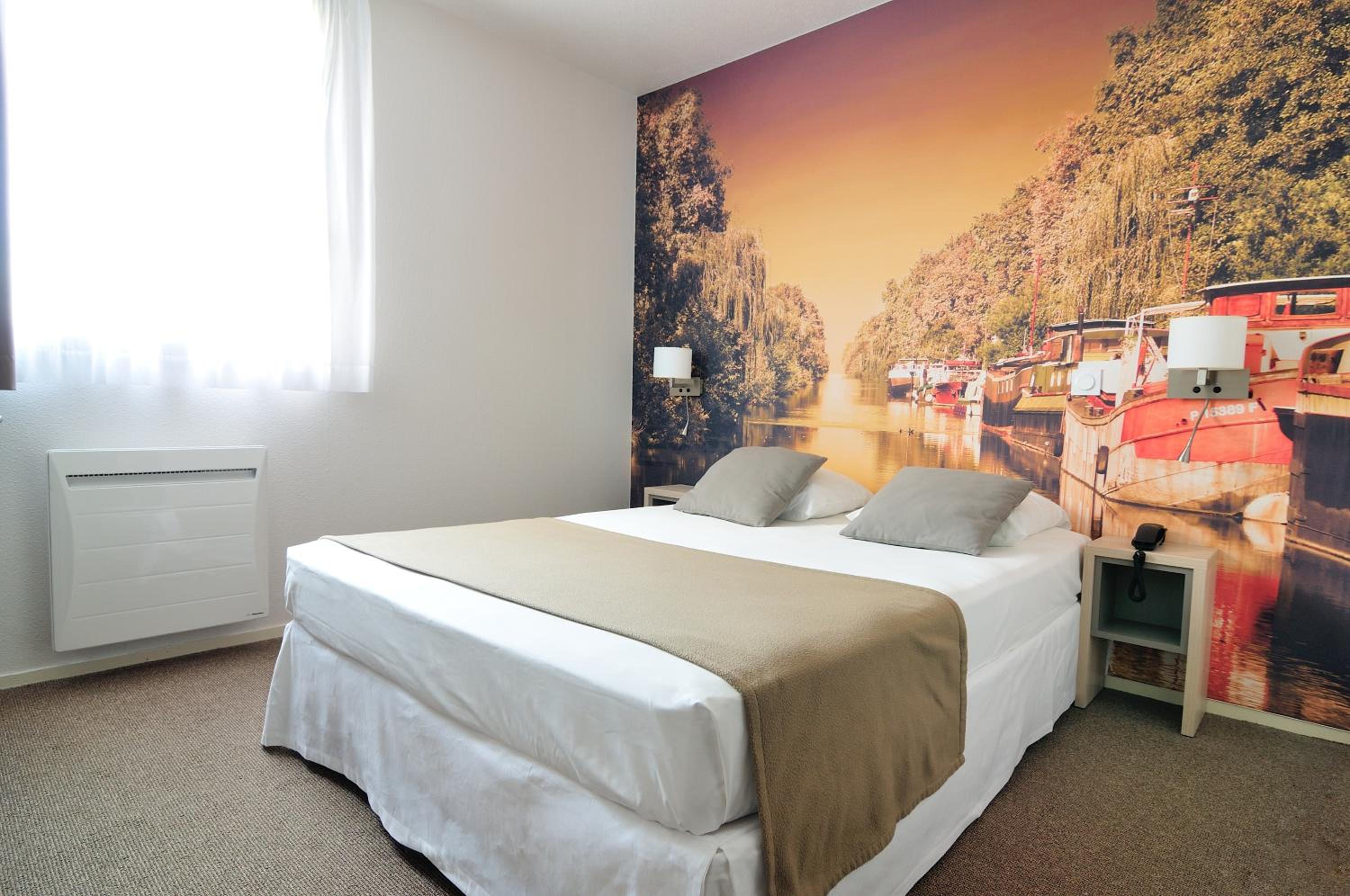 Double Room with Extra Bed (2 Adults + 1 Child) photo 1
