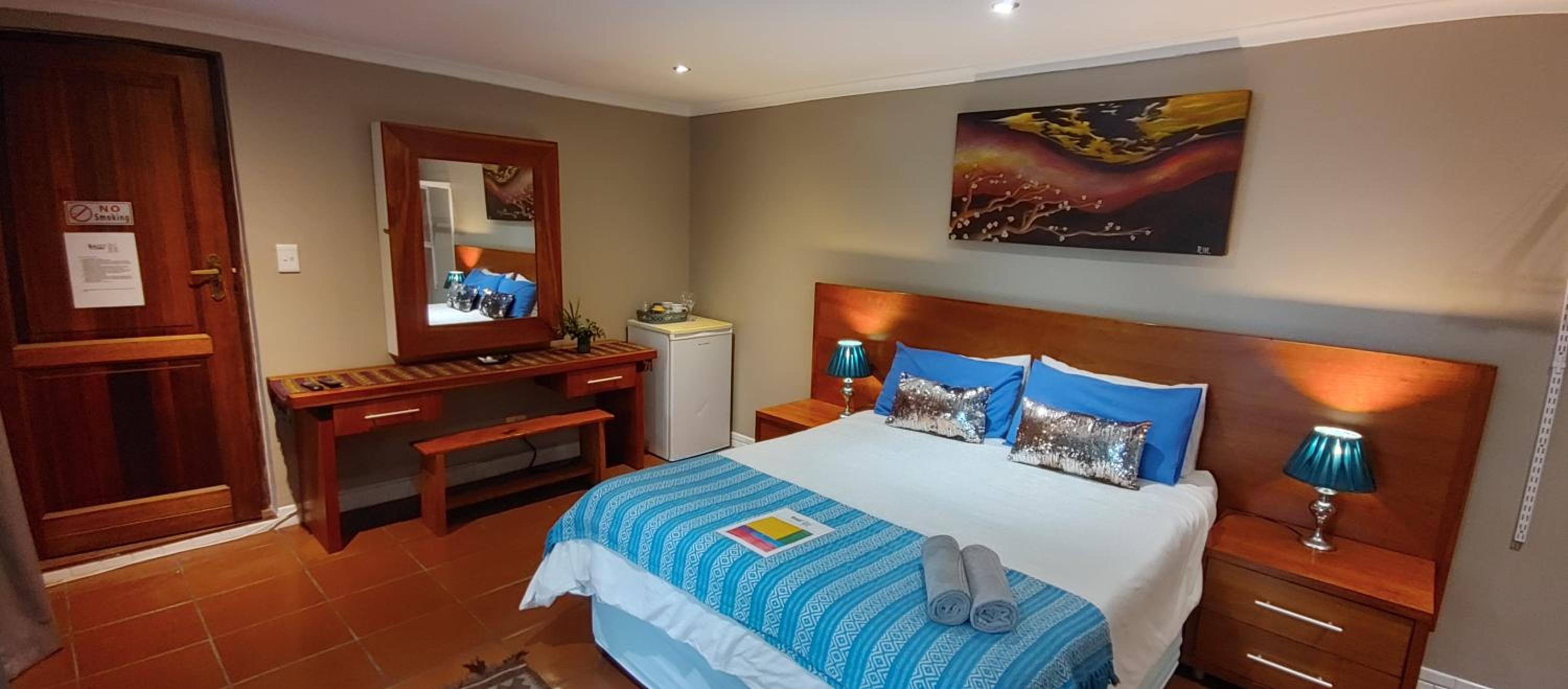 Queen Suite with Pool View - Photo 1