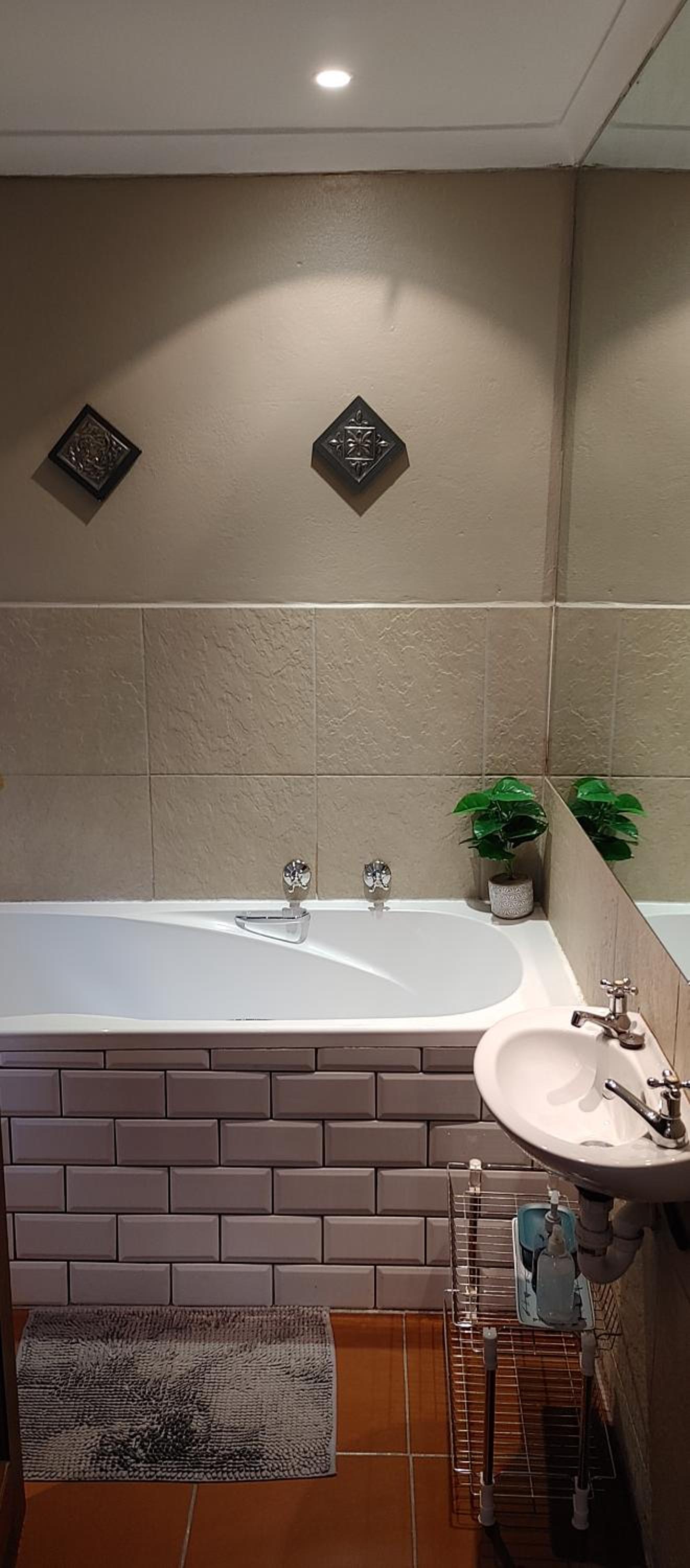 Queen Suite with Pool View - Photo 3