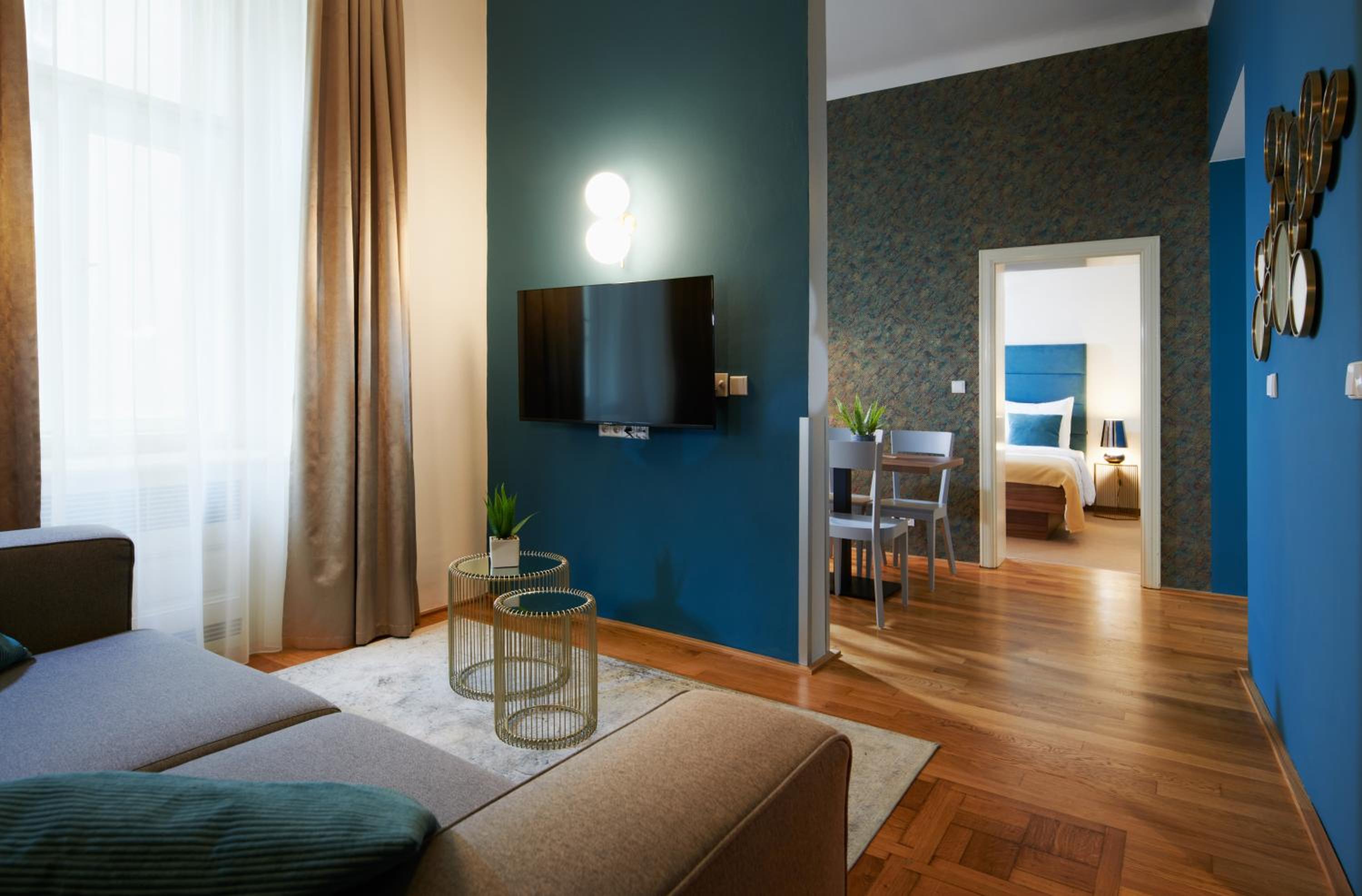 Deluxe Apartment