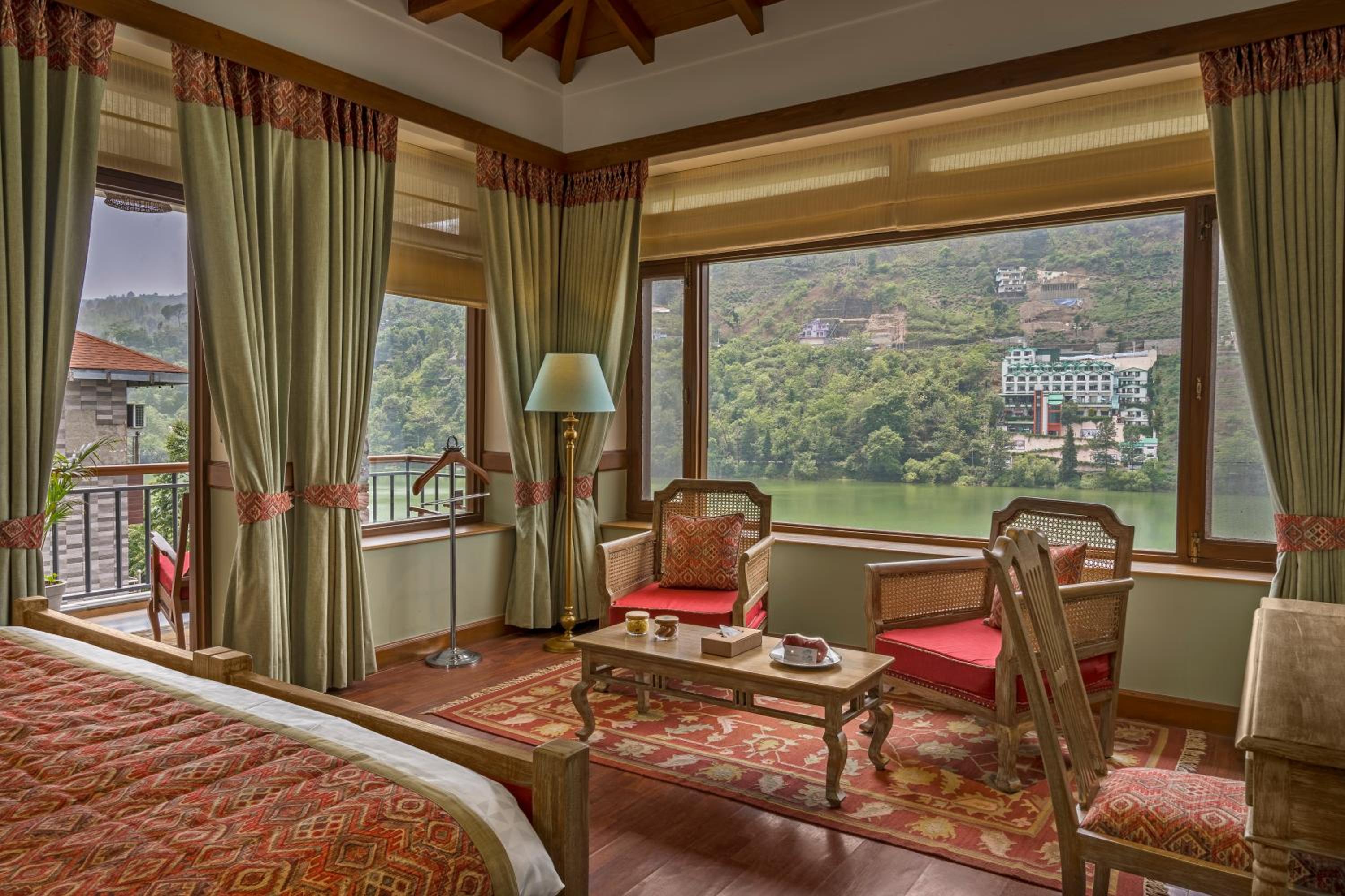 Superior Double Room with Lake View photo 2