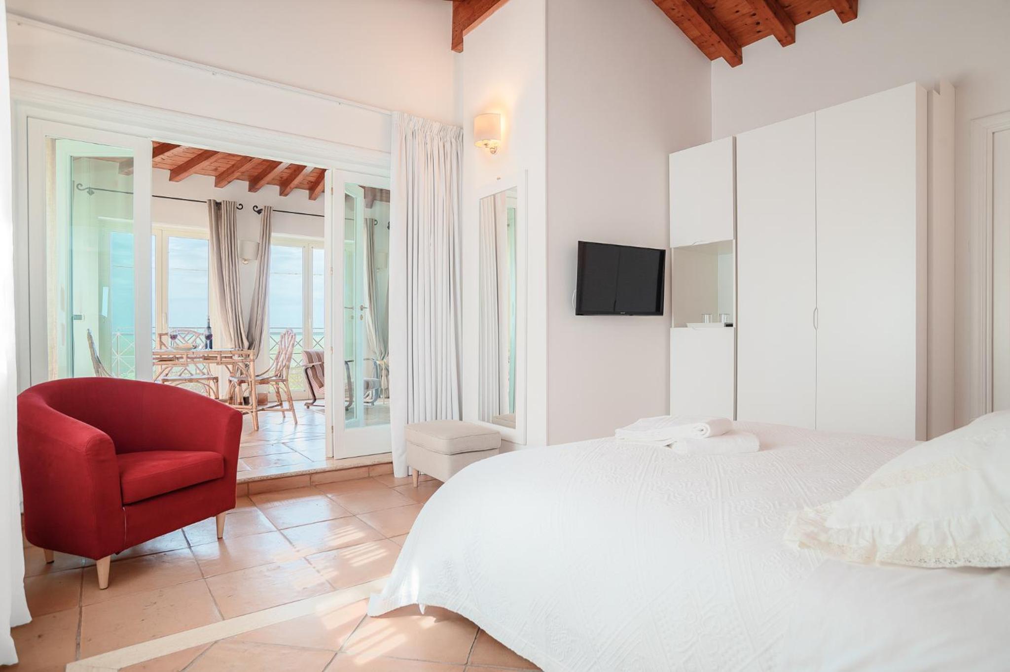 Junior Suite with Sea View - Photo 3