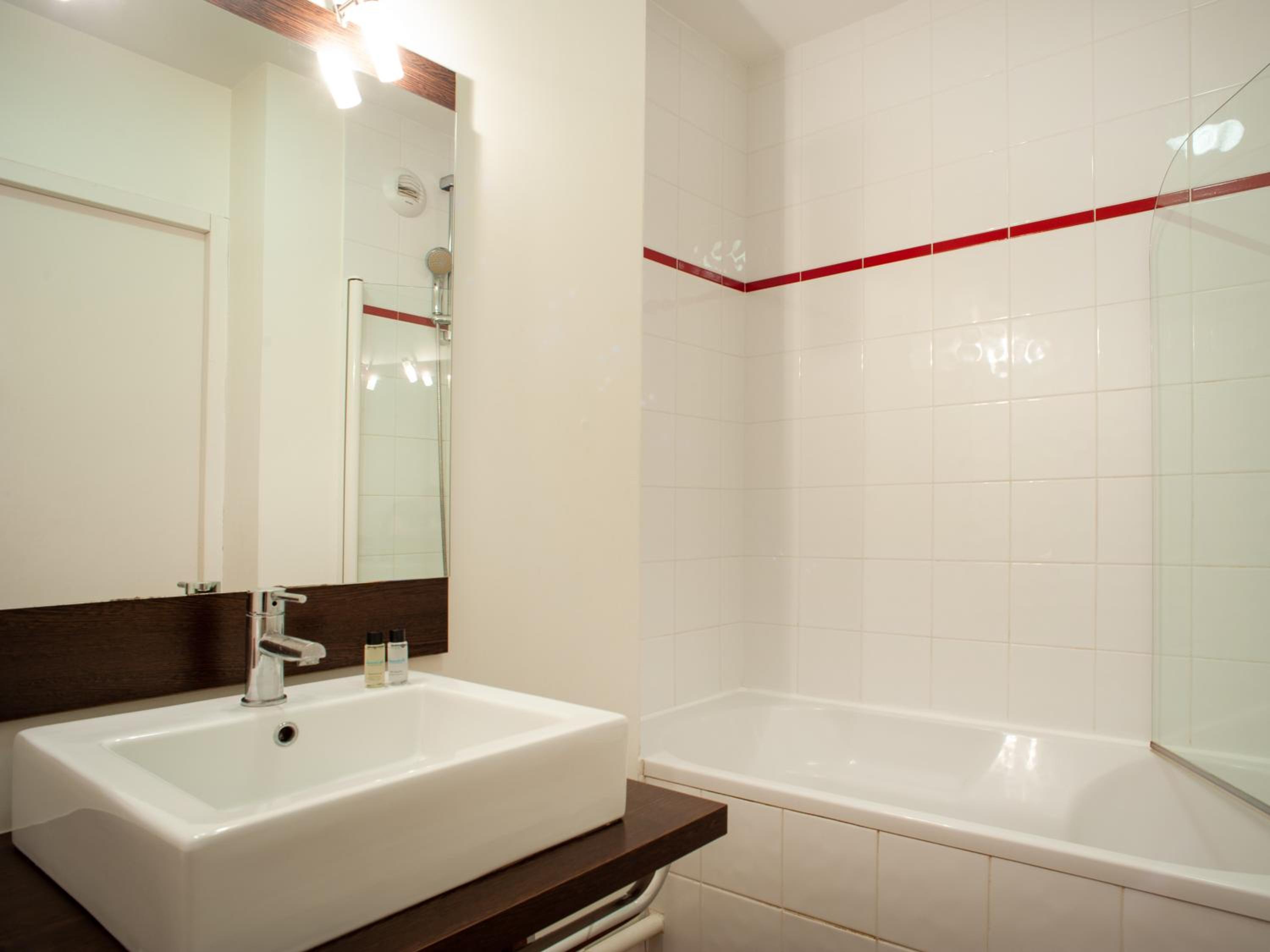 One-Bedroom Apartment (4 Adults) - Photo 2