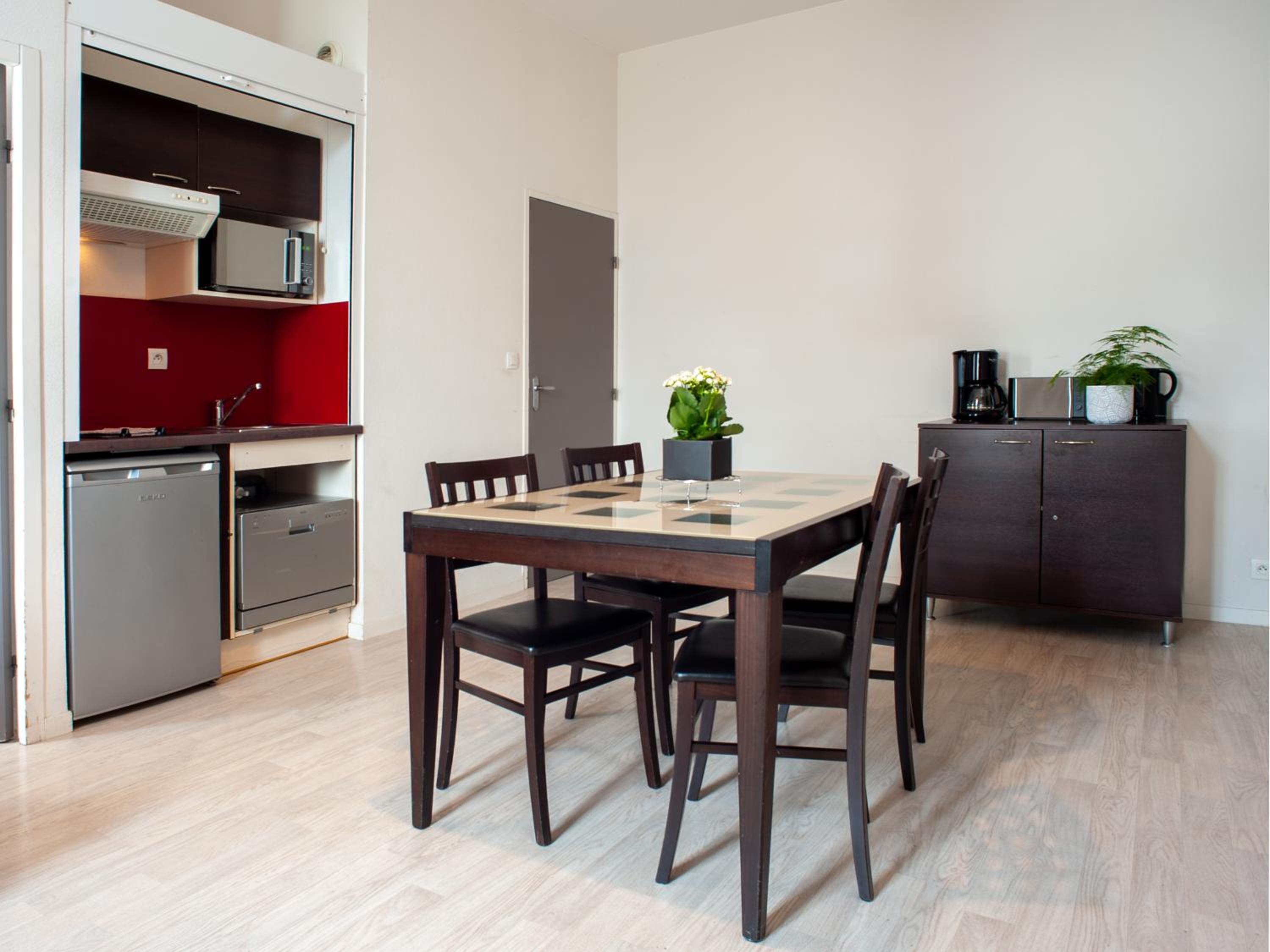 One-Bedroom Apartment (4 Adults) - Photo 6