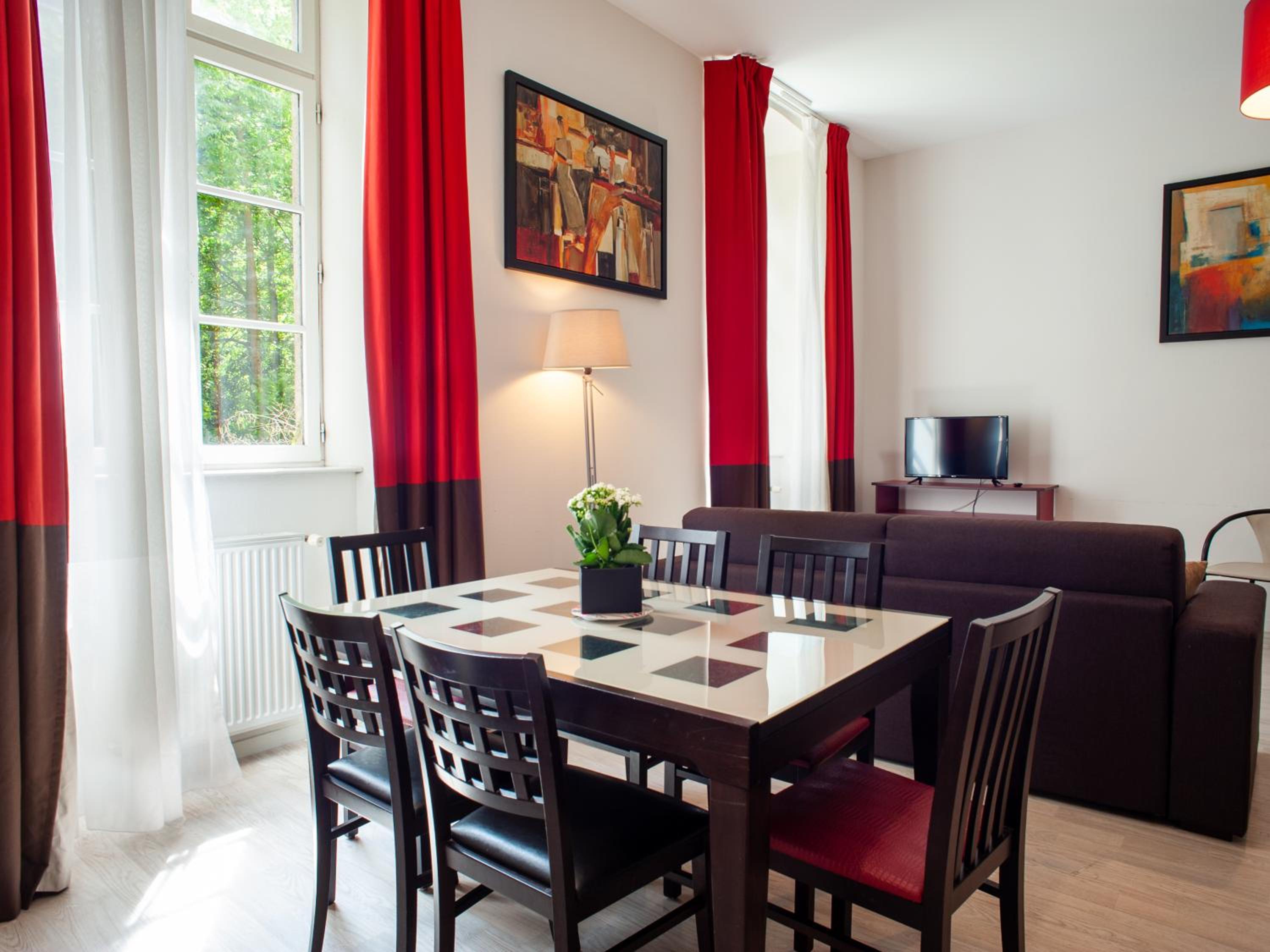 Two-Bedroom Apartment (6 Adults) - Photo 5