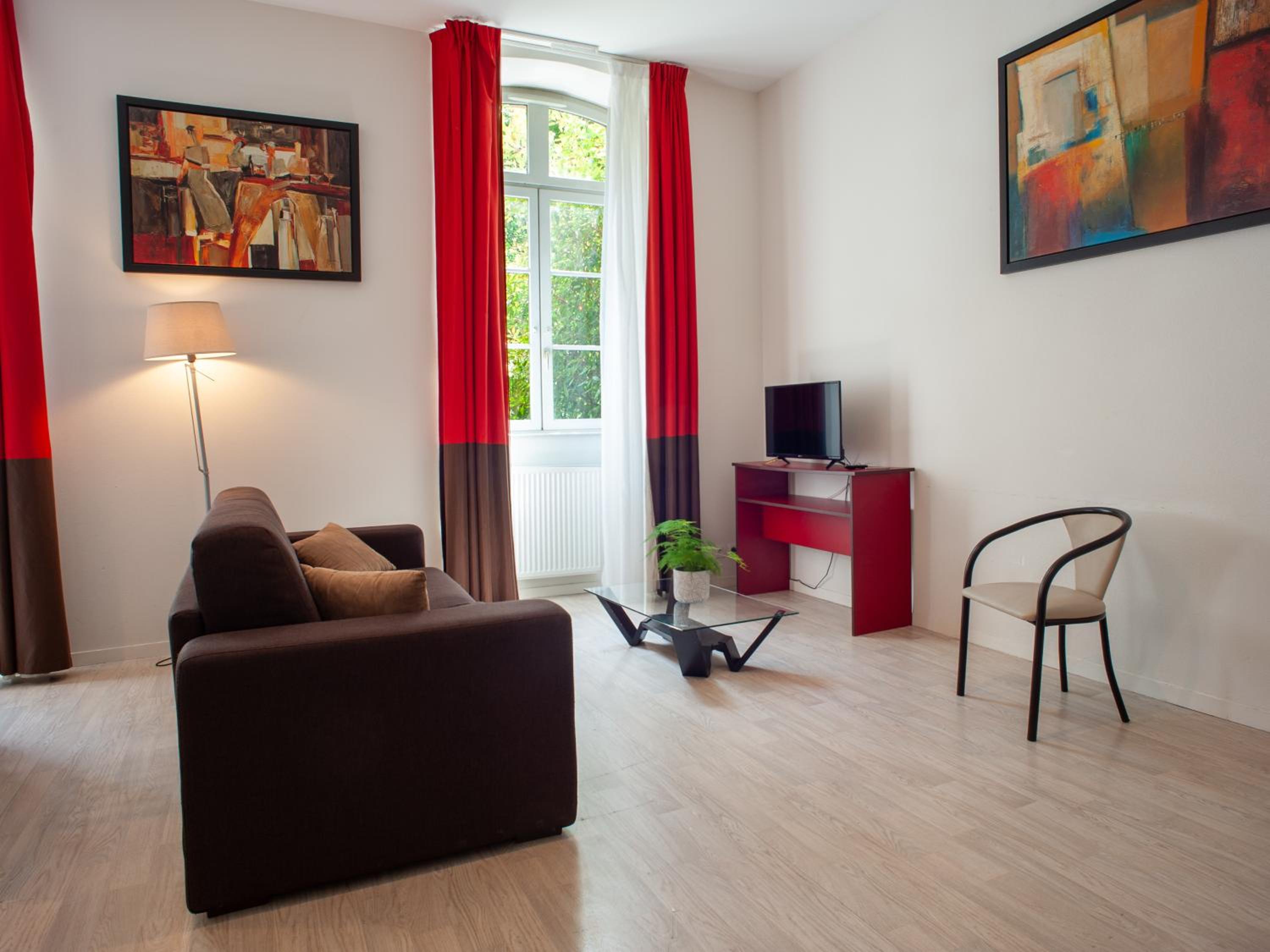 Two-Bedroom Apartment (6 Adults) - Photo 4