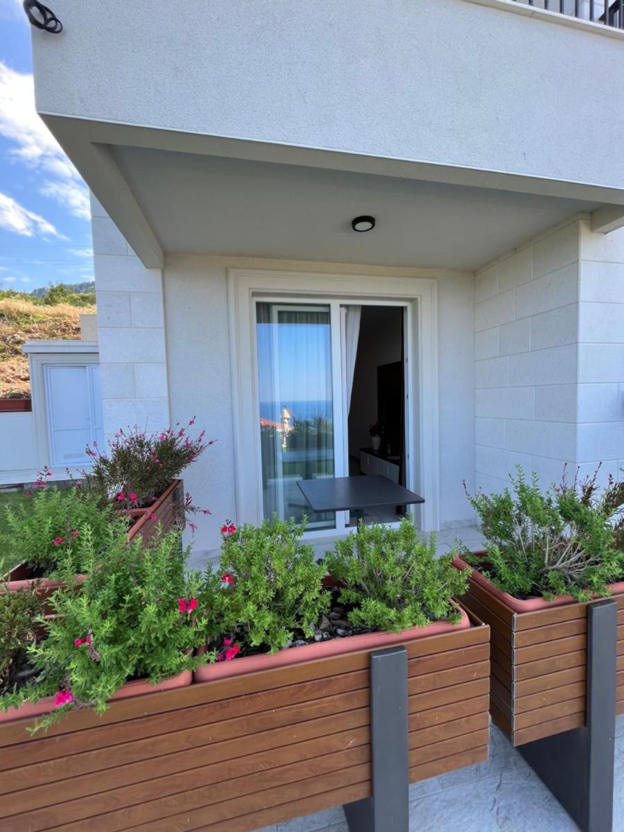 Apartment with Sea View and Terrace - Ground Floor