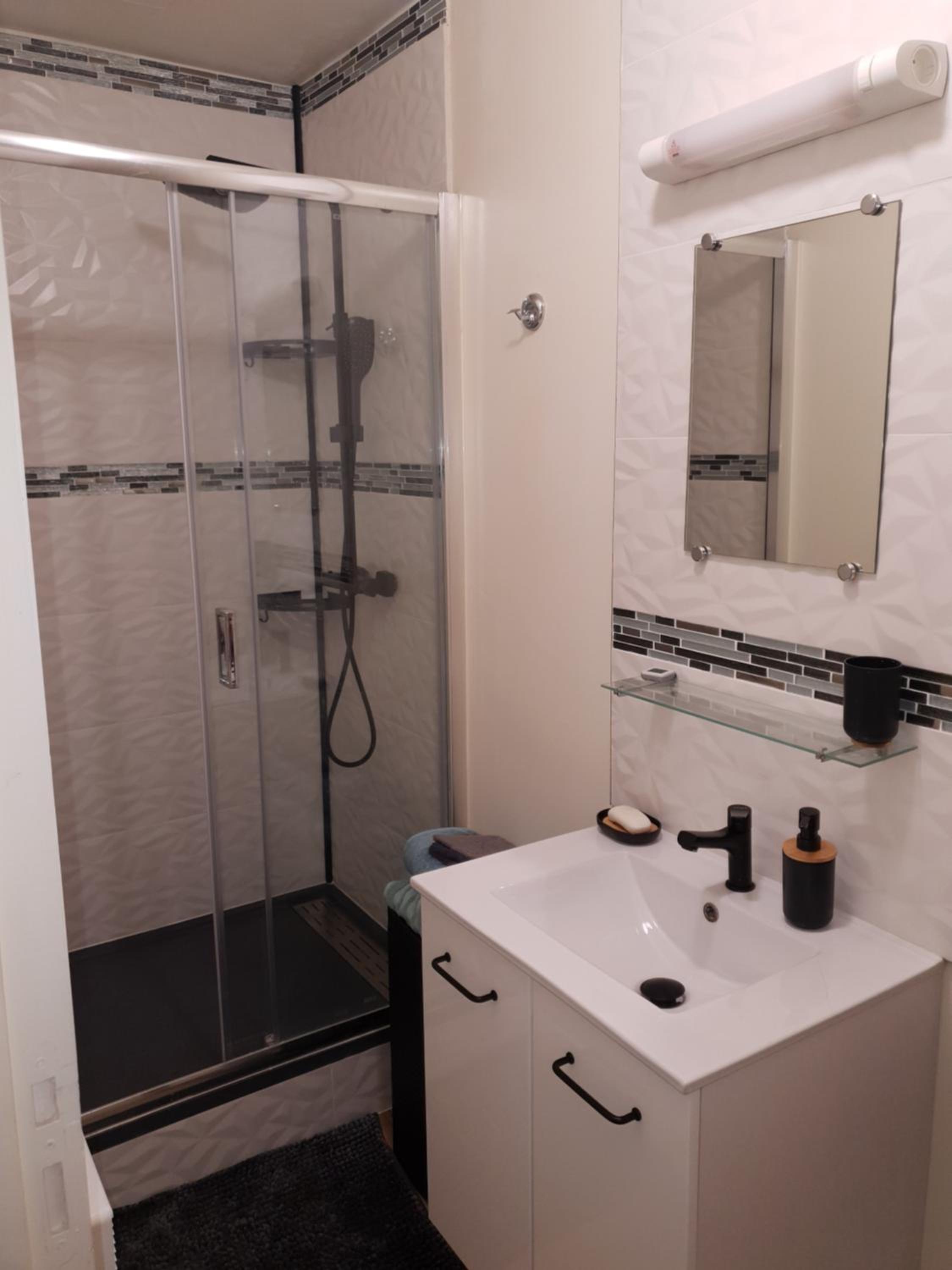 One-Bedroom Apartment - Photo 9