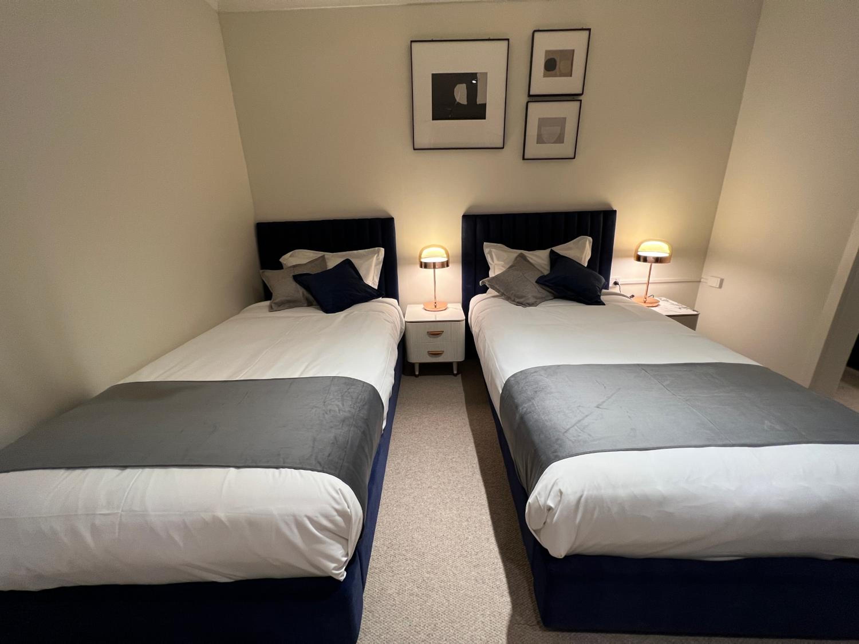 Deluxe Family Suite - Photo 7