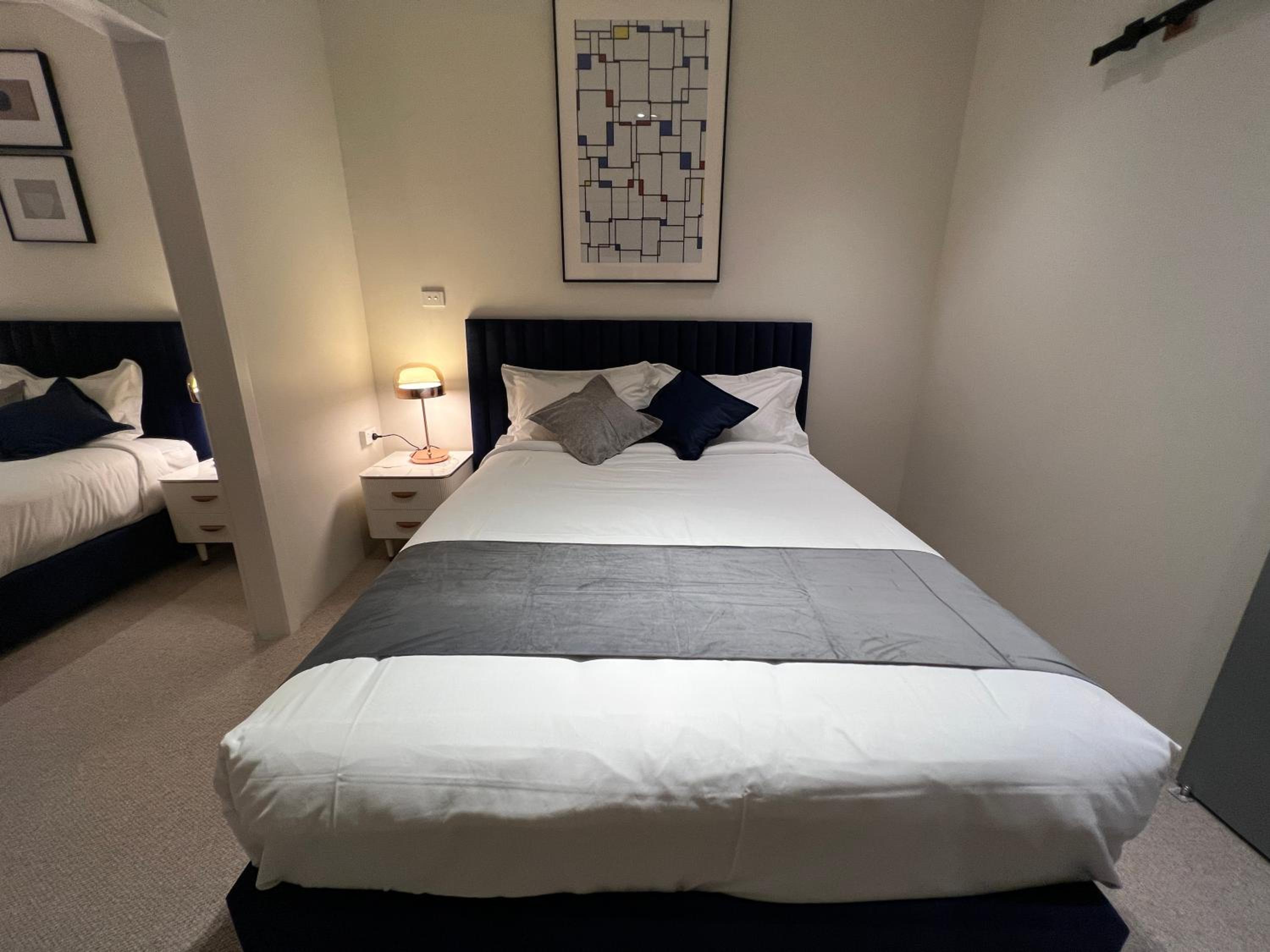 Deluxe Family Suite - Photo 11